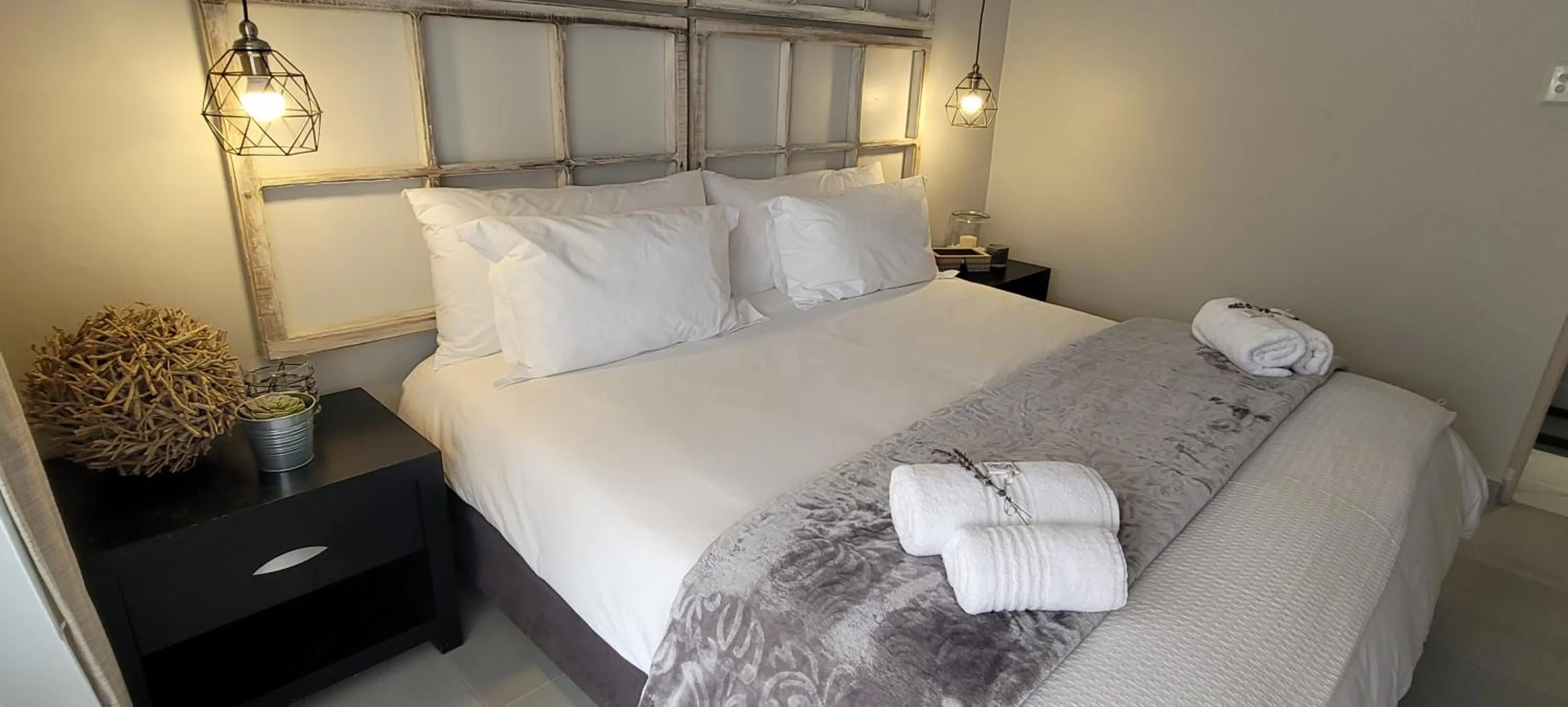 Bedroom, Bed in Rox and Sea Country Lodge