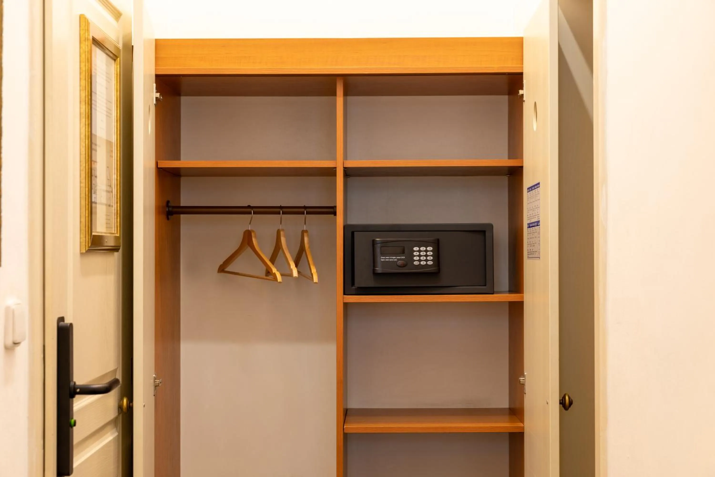 safe in Sir Toby's Midtown