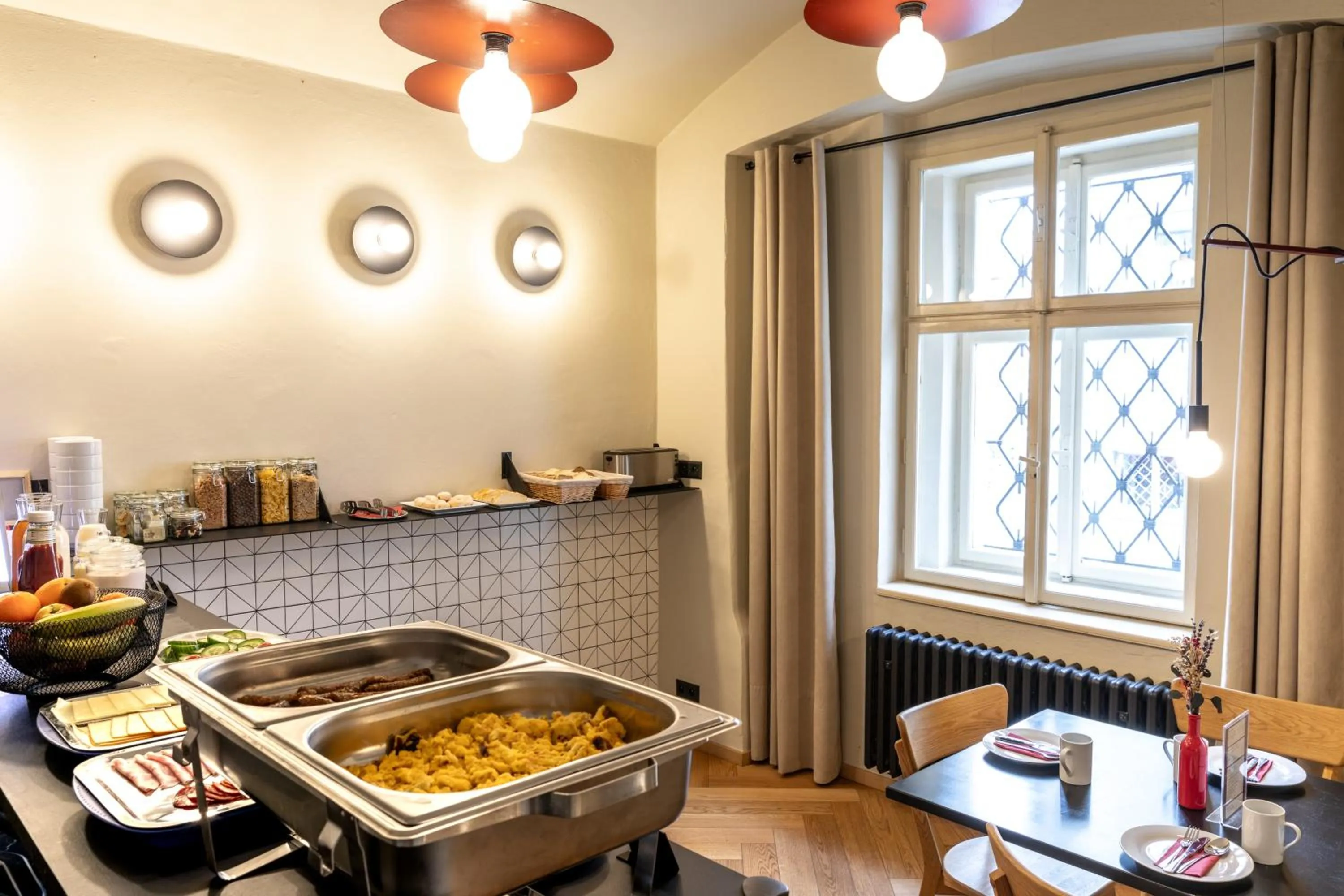 Breakfast in Sir Toby's Midtown