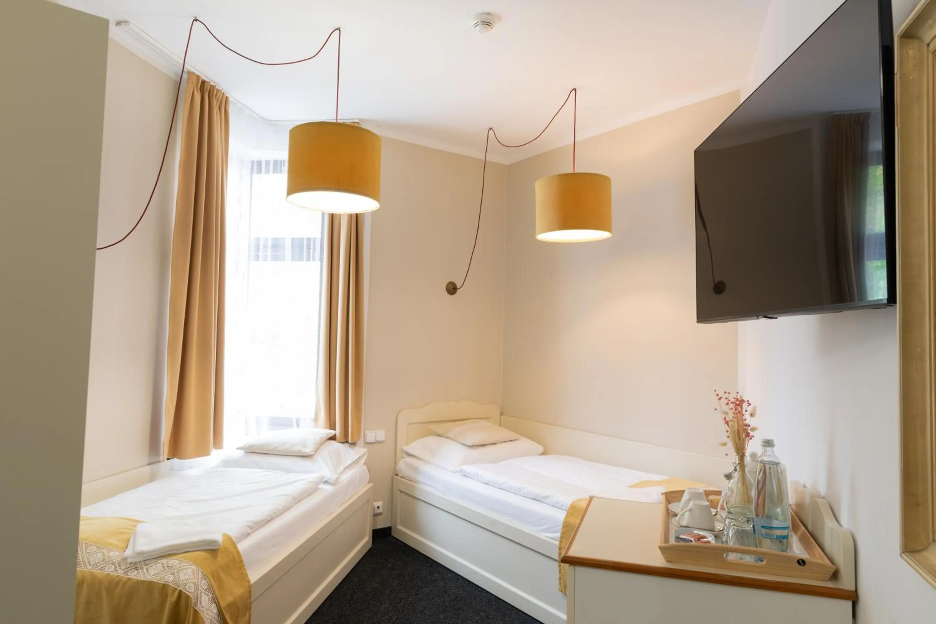 Bedroom, Bed in Sir Toby's Midtown