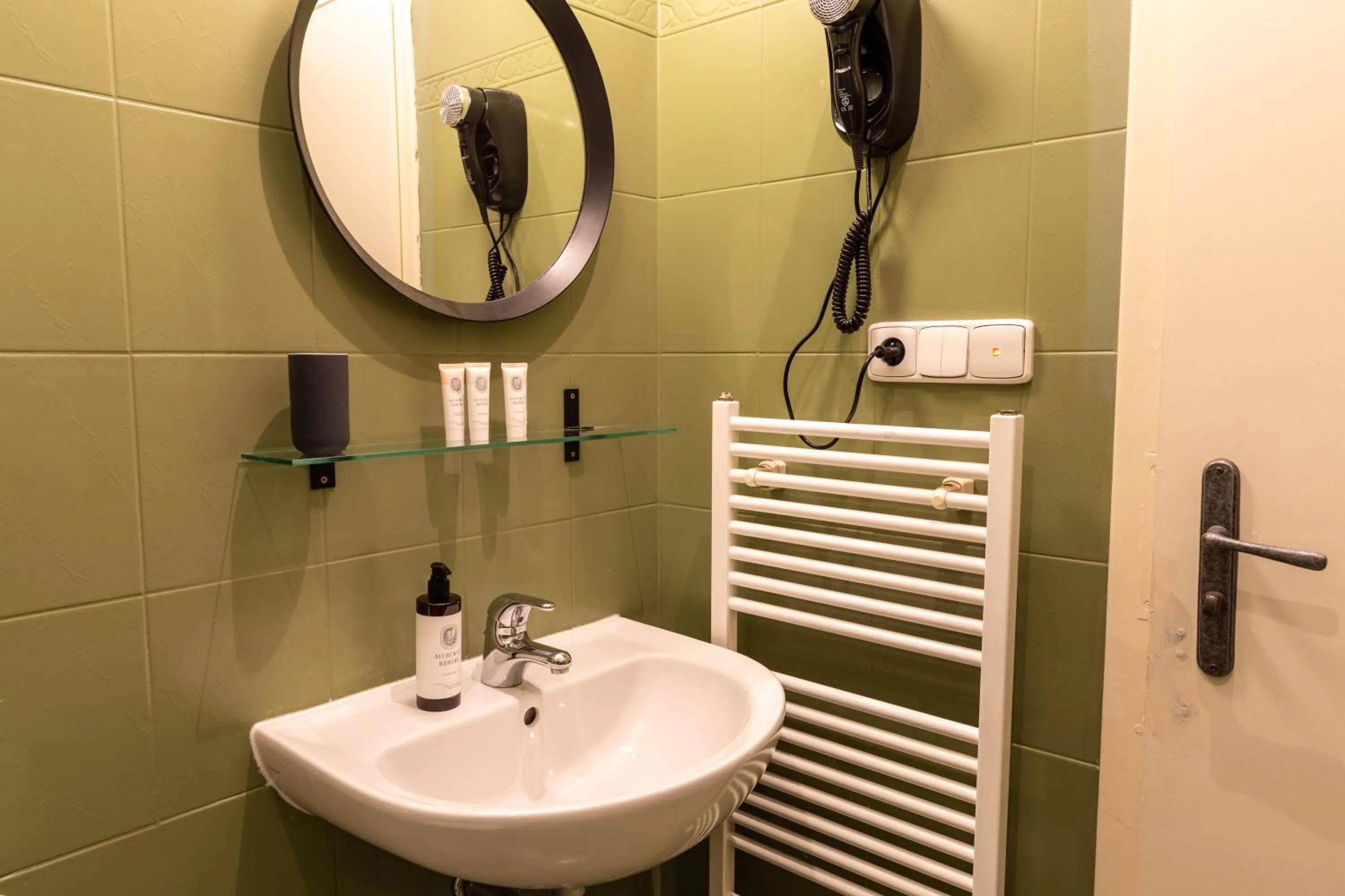 heating in Sir Toby's Midtown