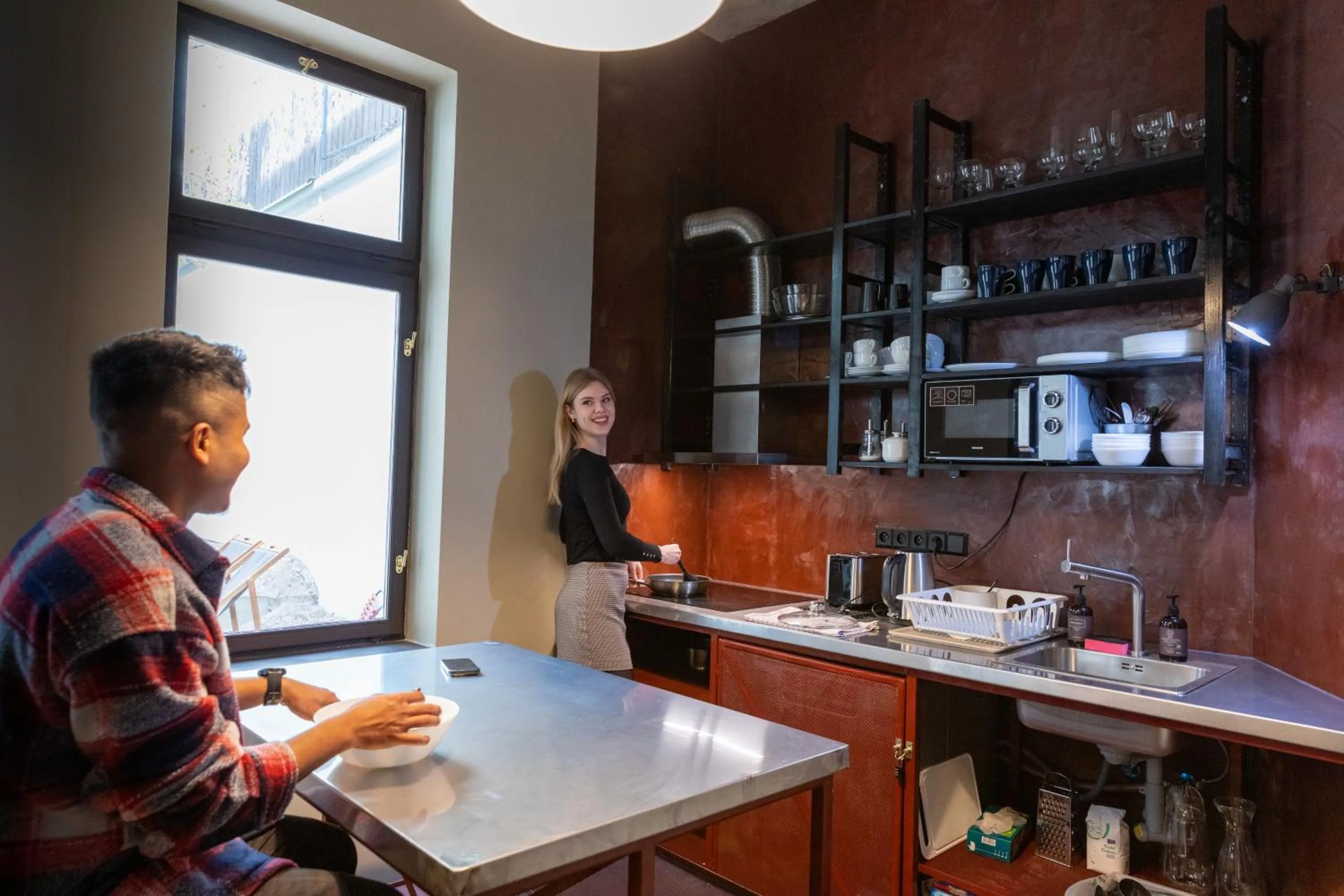 Communal kitchen in Sir Toby's Midtown