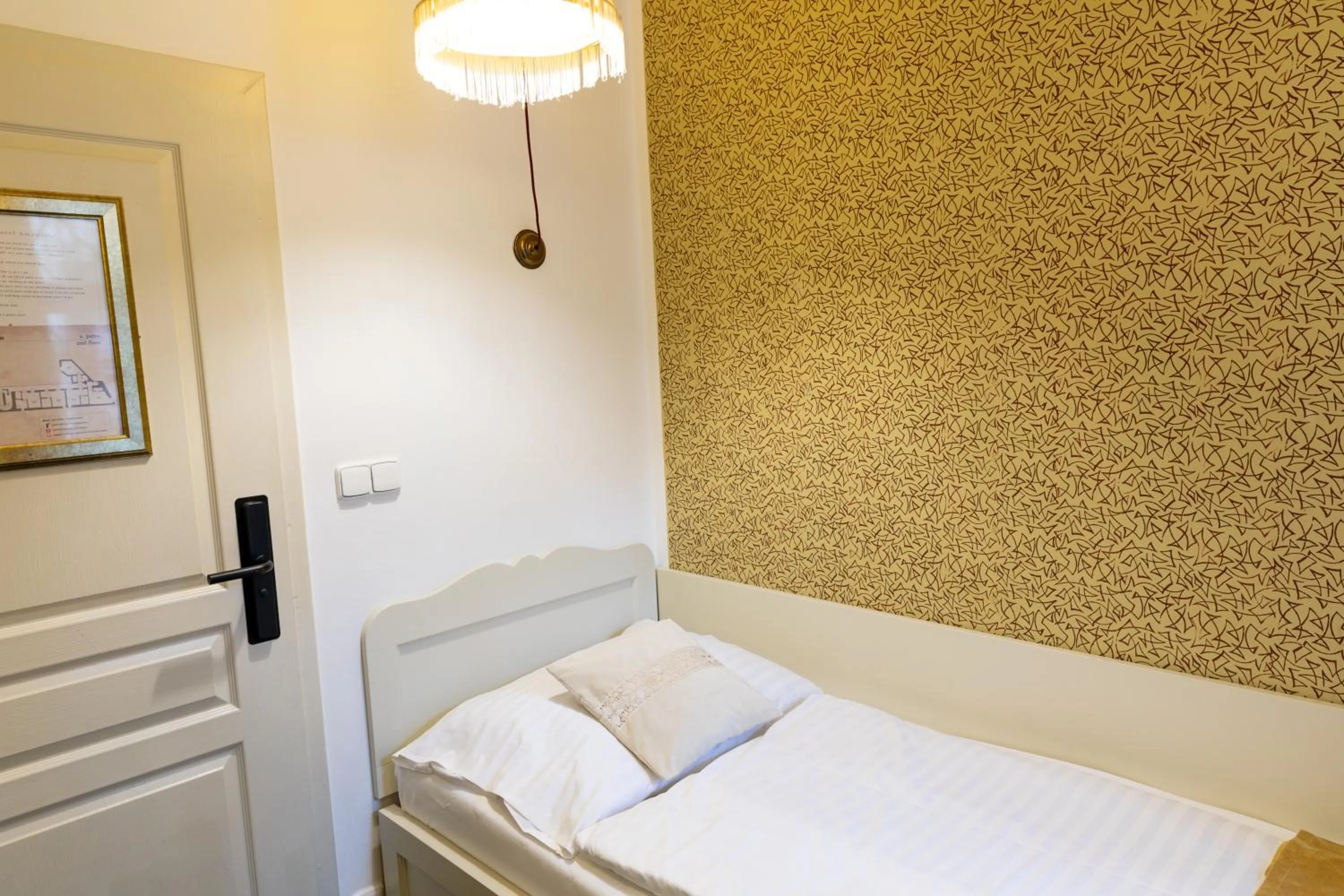 Bed in Sir Toby's Midtown