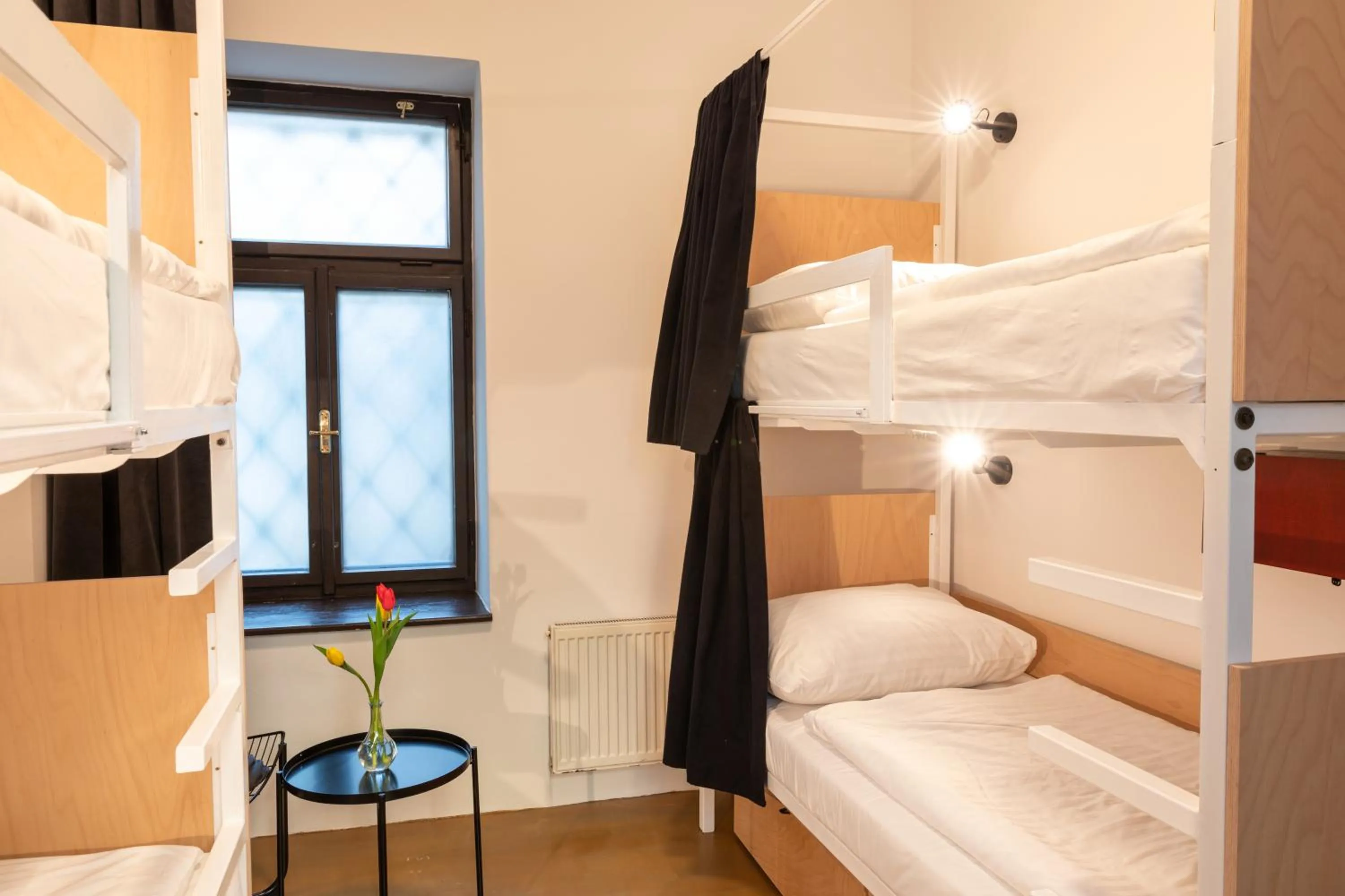 bunk bed, Bed in Sir Toby's Midtown