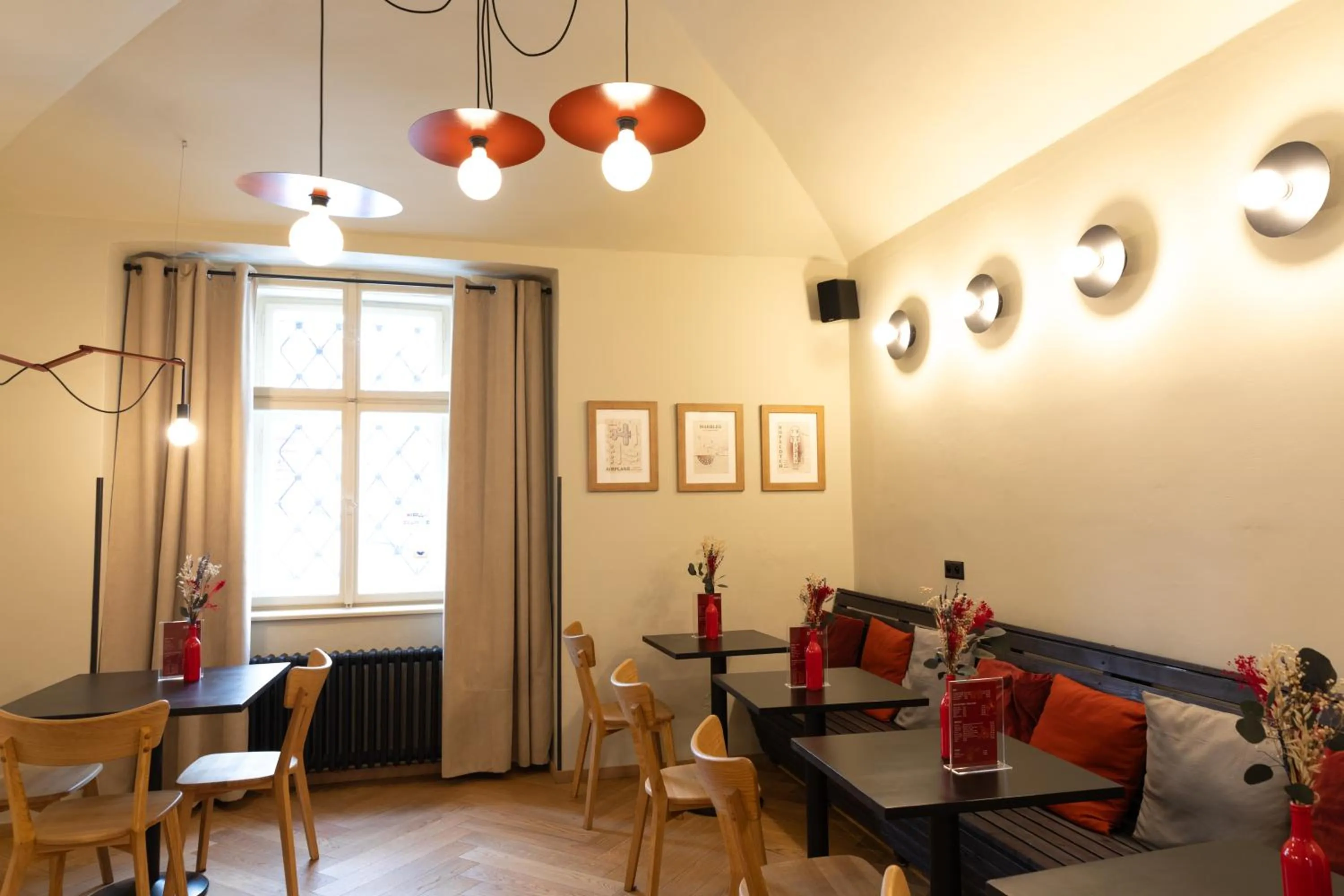 Lounge or bar in Sir Toby's Midtown