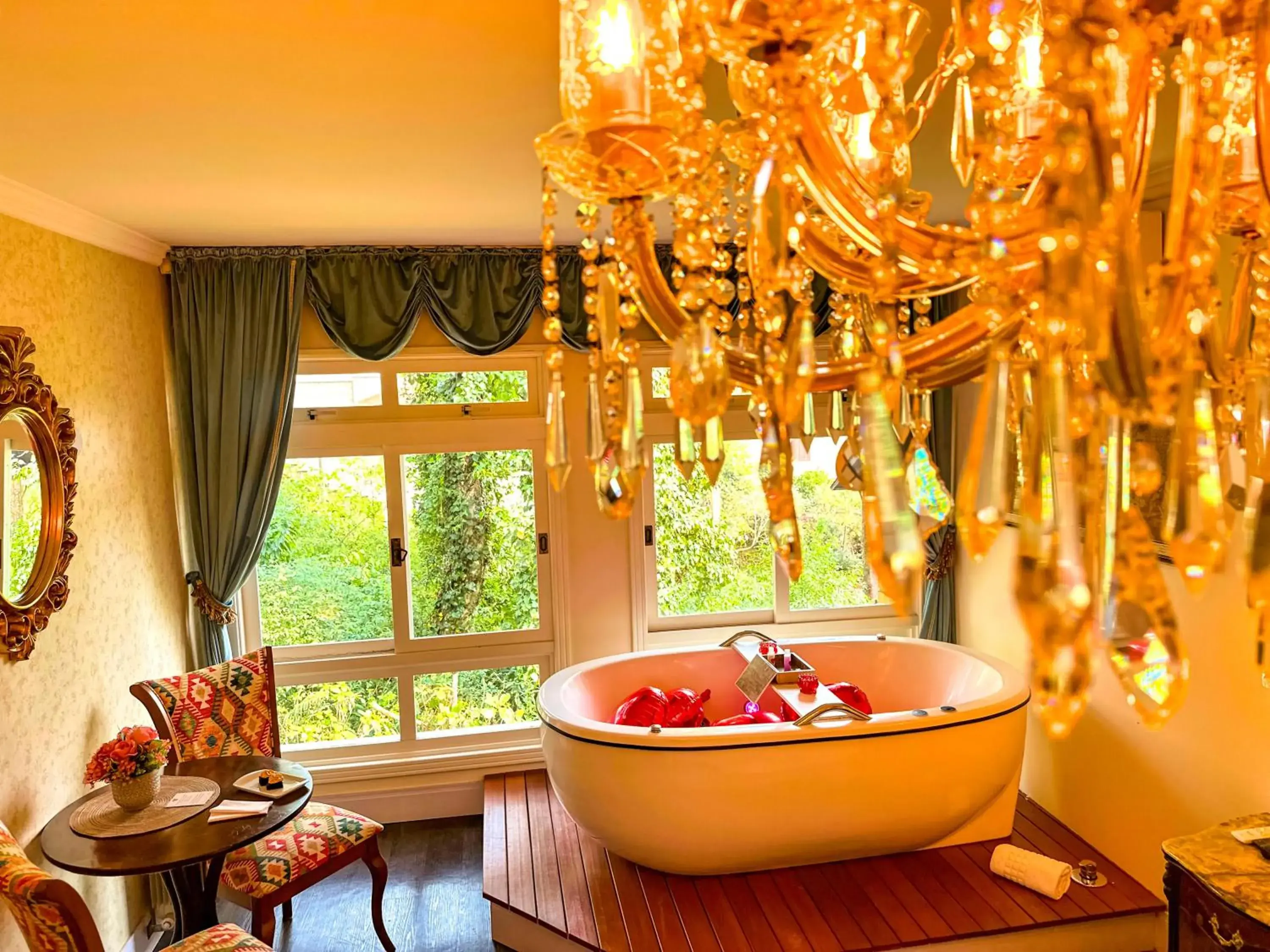 Queen Suite with Spa Bath in Le Boutique Hotel Gramado - Exclusivo para Casais Queen Suite with Spa Bath in Le Boutique Hotel Gramado - Exclusivo para Casais