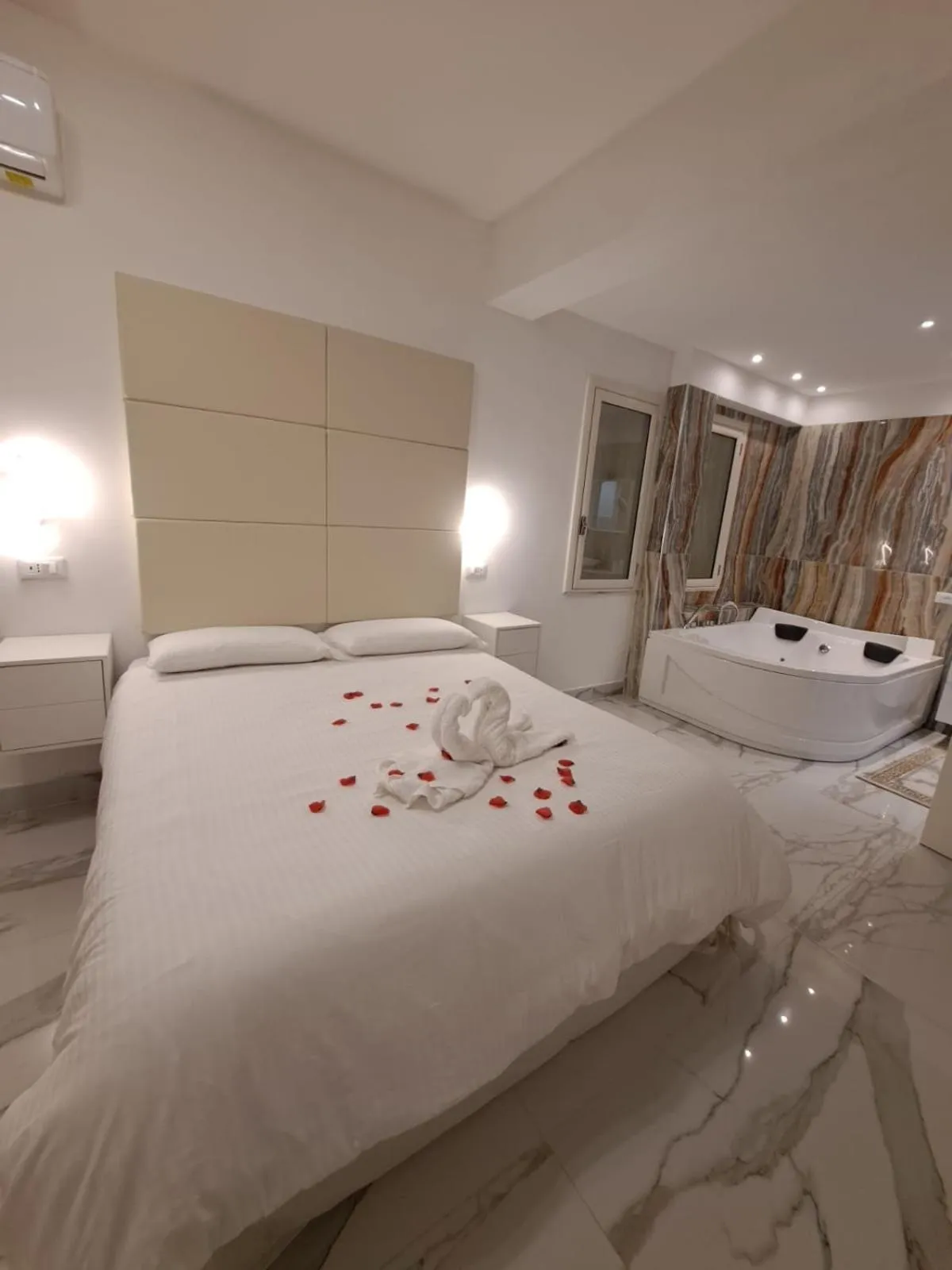 Bed in Confort Suites