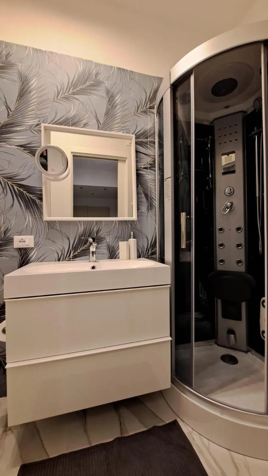 Shower in Confort Suites