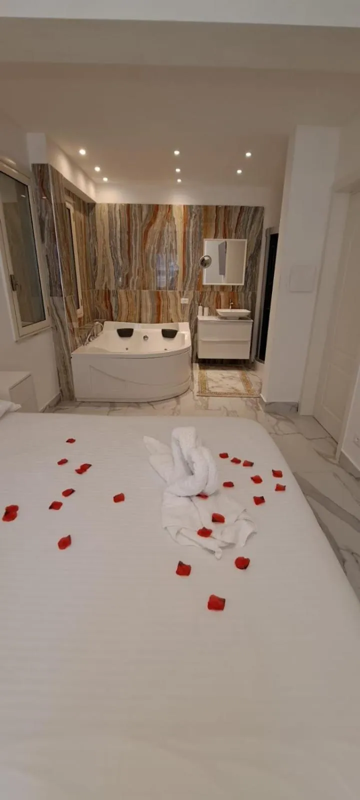 Bed in Confort Suites