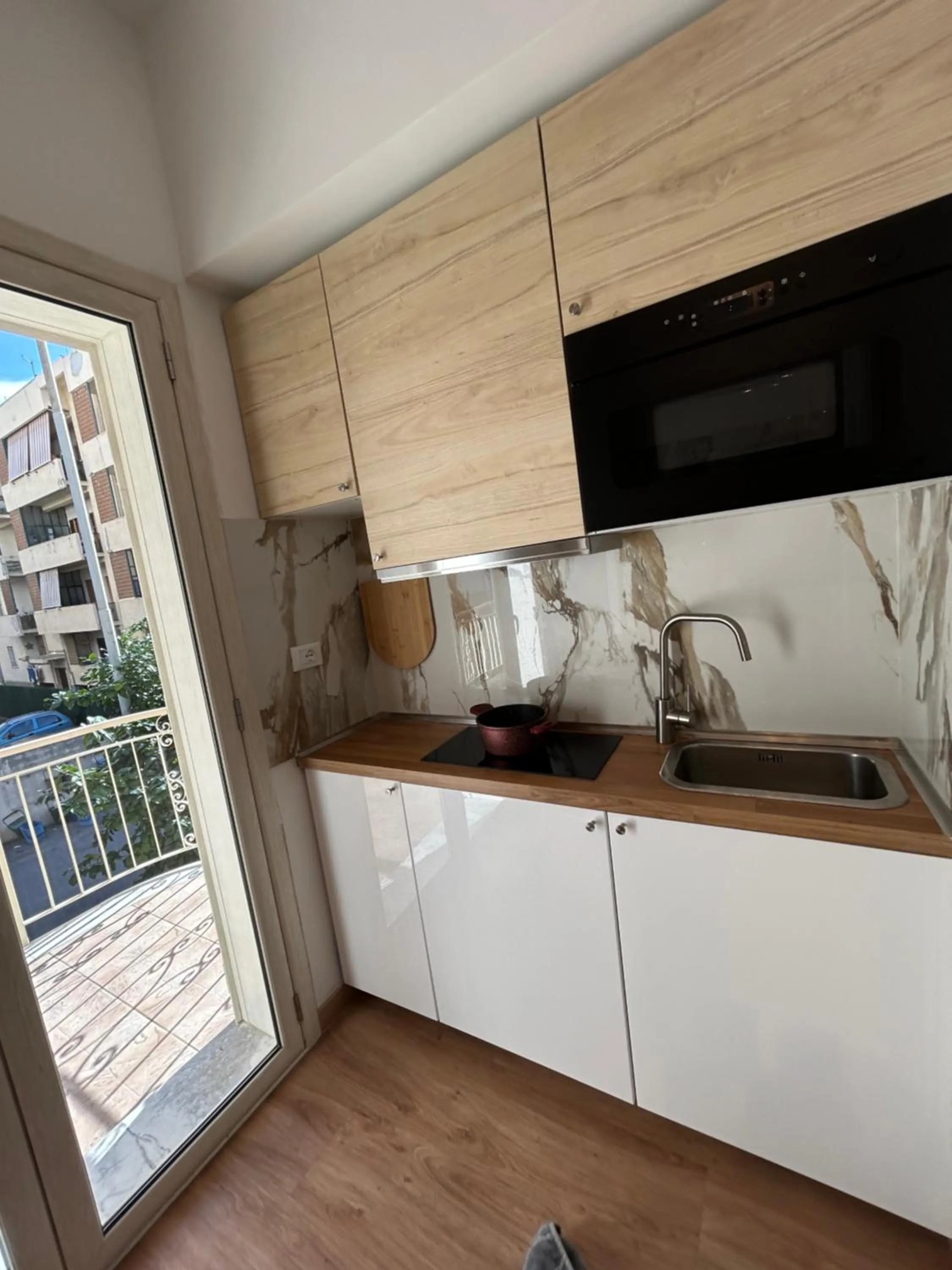 Kitchen or kitchenette in Confort Suites