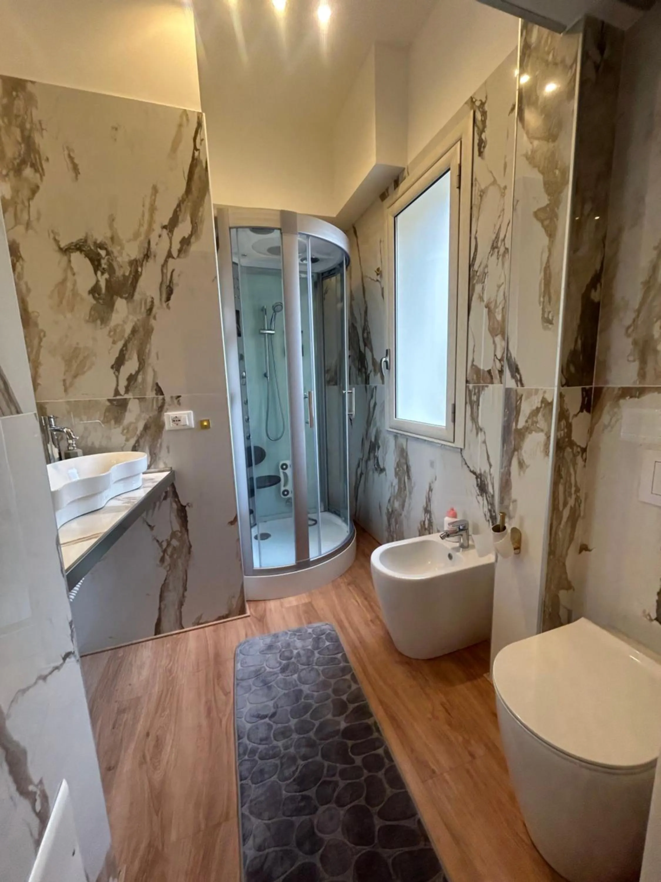 Shower in Confort Suites