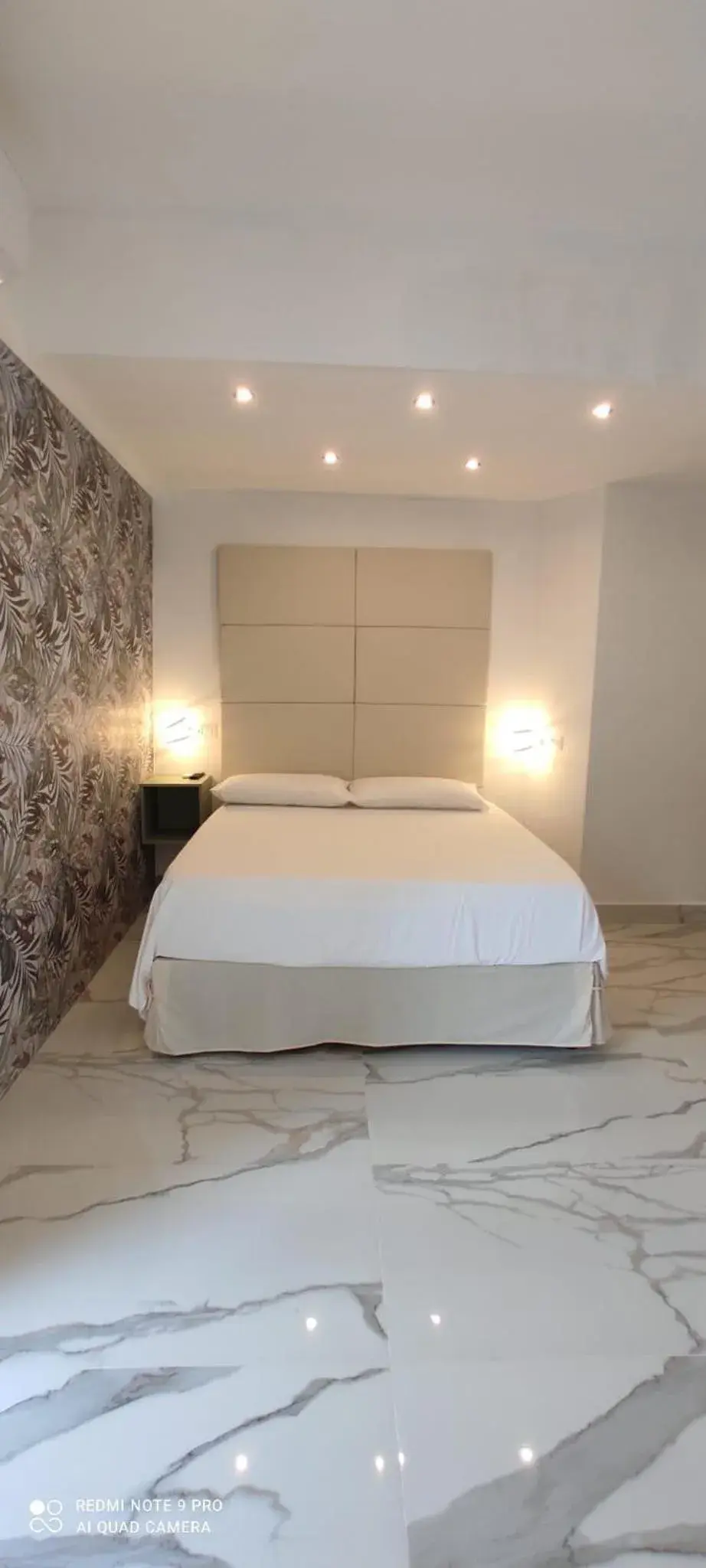 Deluxe Double Room in Confort Suites Deluxe Double Room in Confort Suites