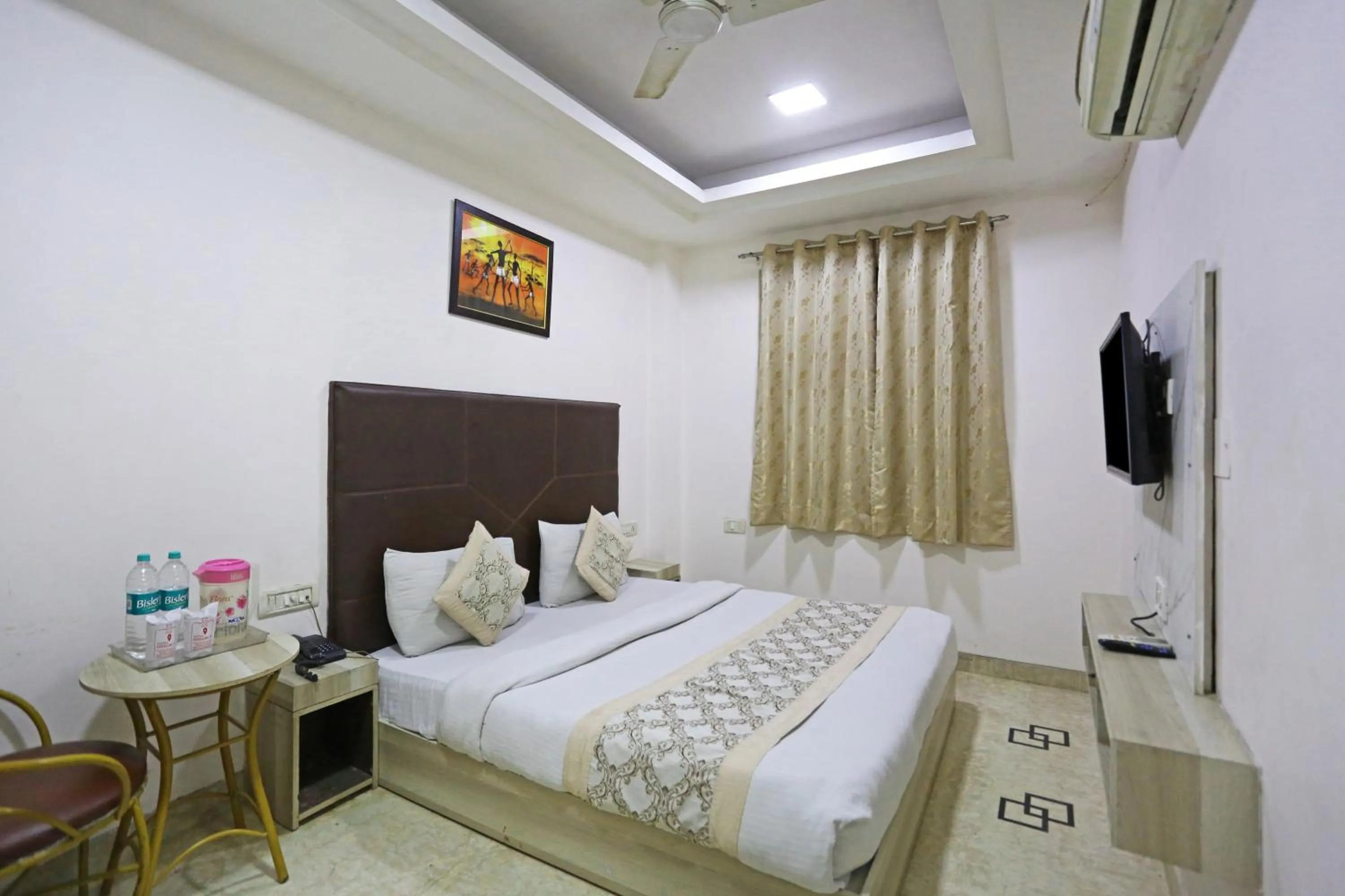 Bed in Hotel Sterling Inn, New Delhi