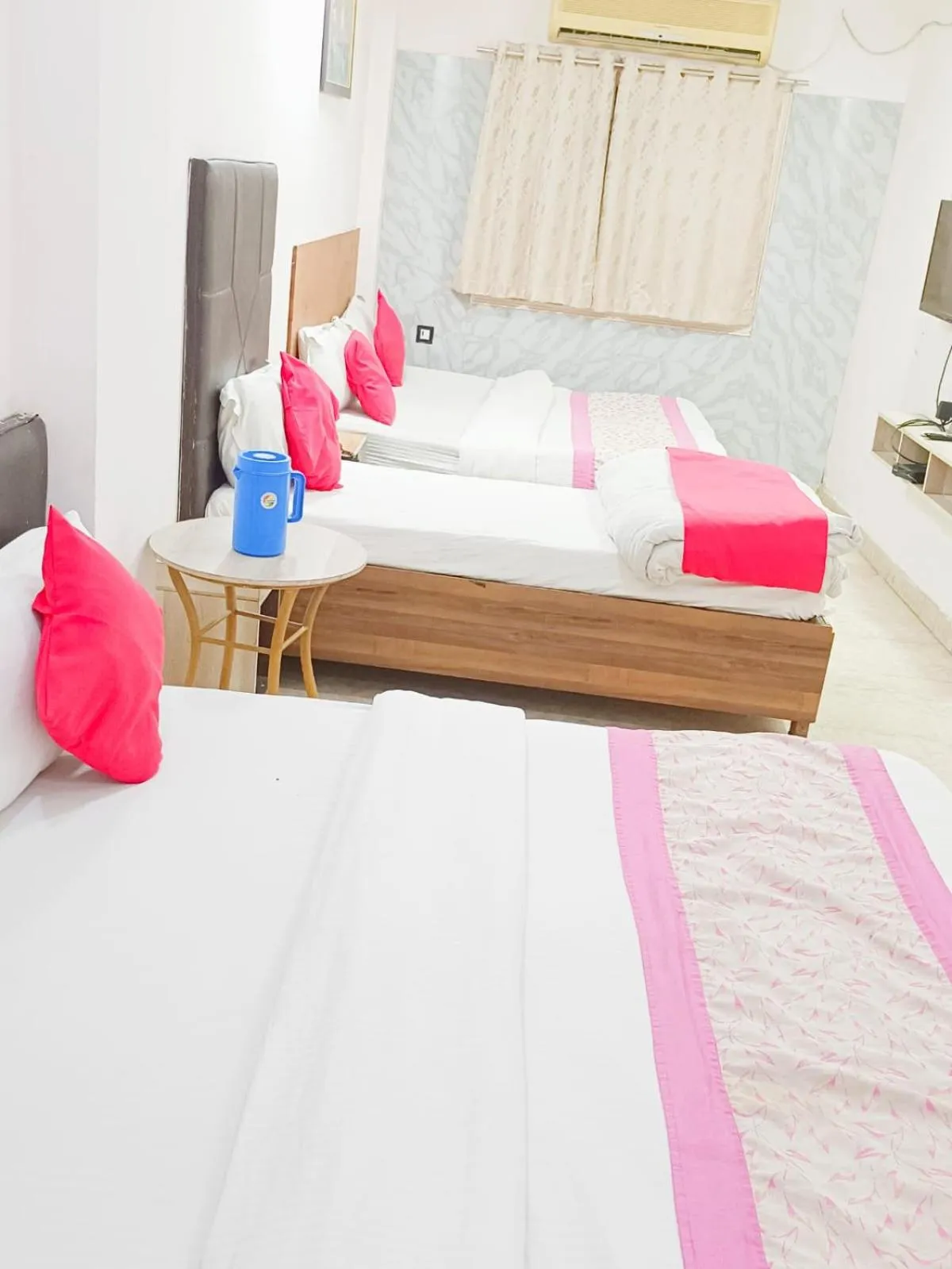 Bed in Hotel Sterling Inn, New Delhi