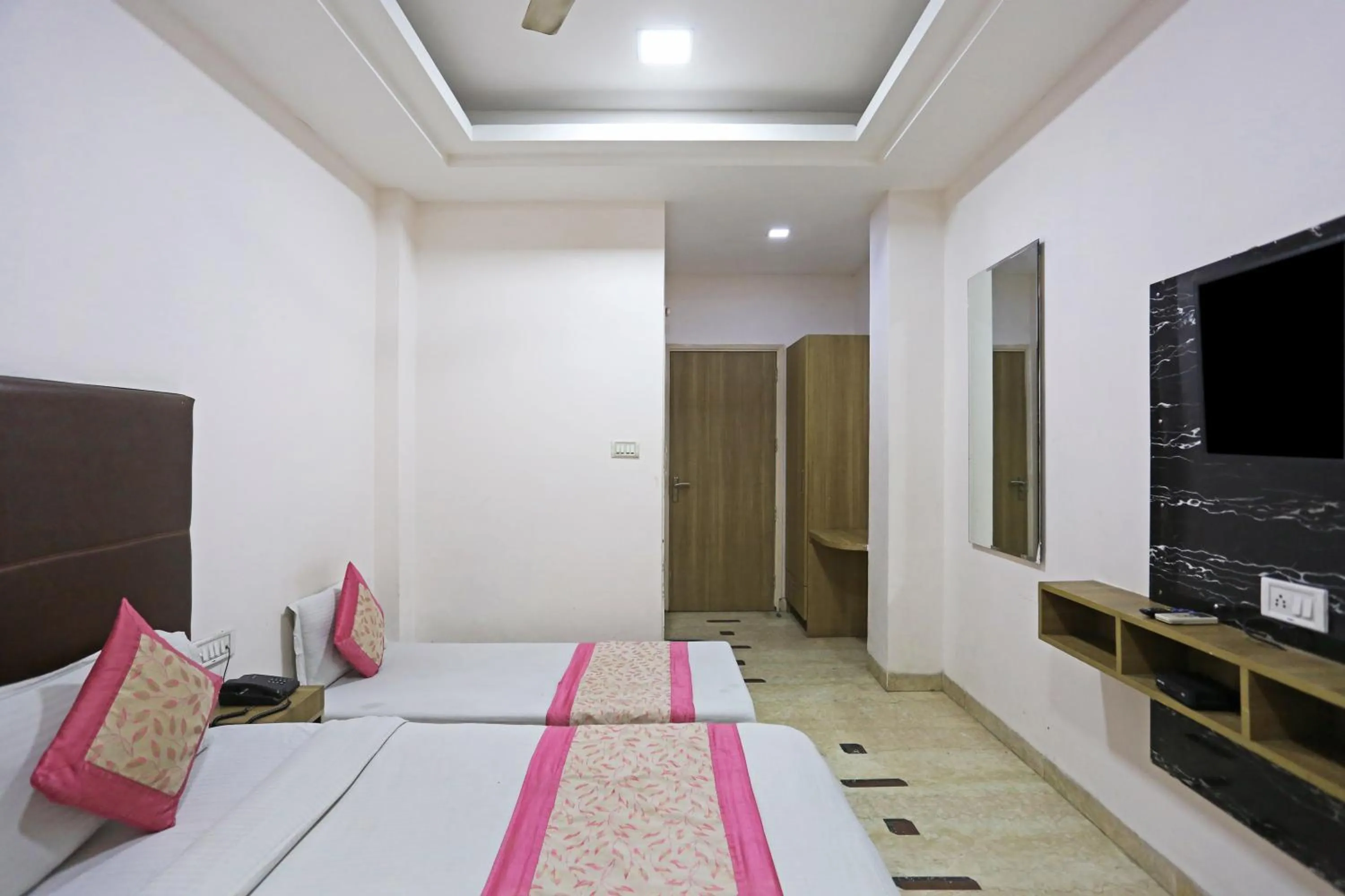 Bed in Hotel Sterling Inn, New Delhi