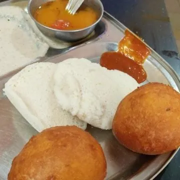 Food and drinks in Hotel Sterling Inn, New Delhi