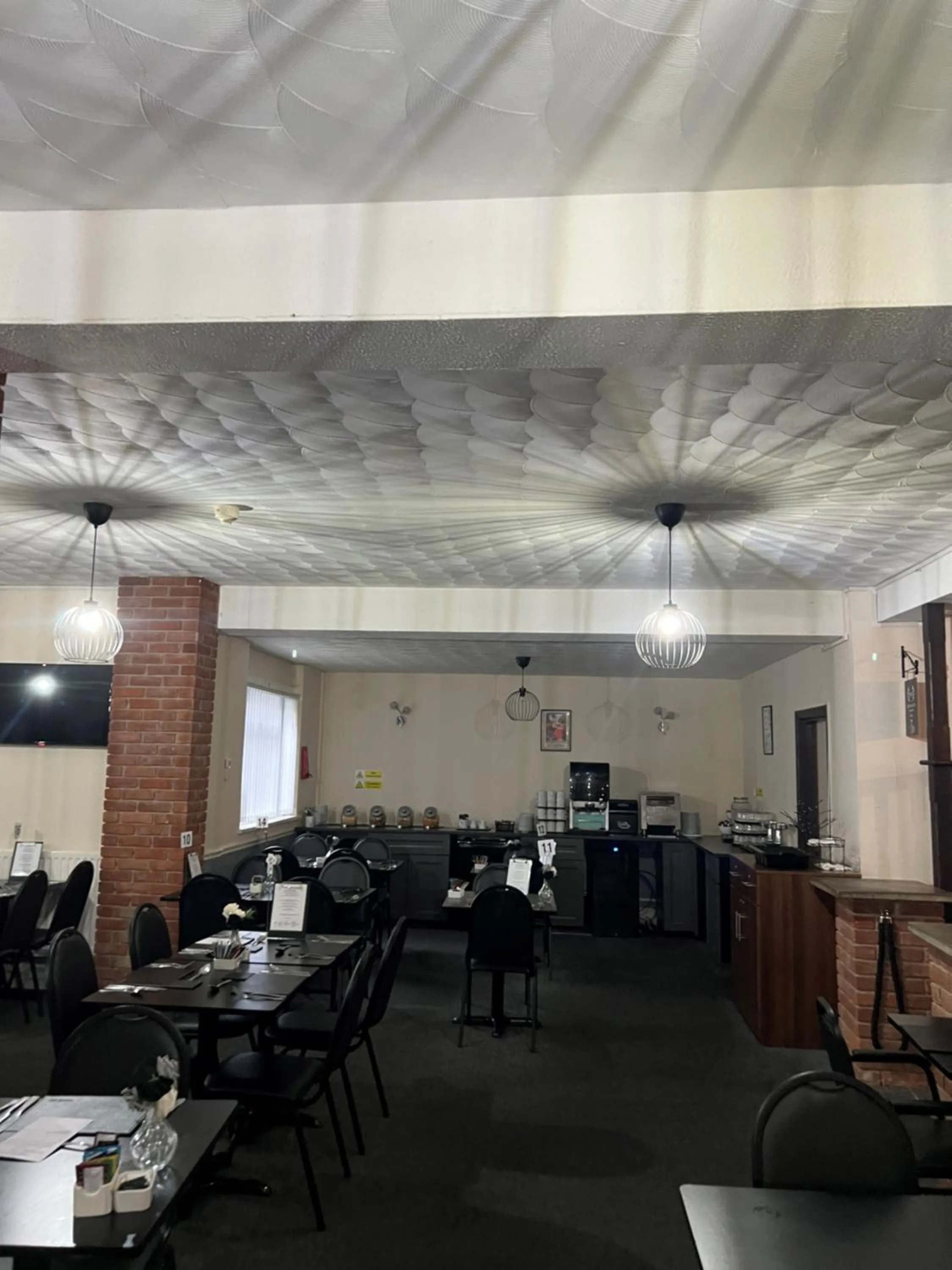 Restaurant/places to eat in Burlington Hotel