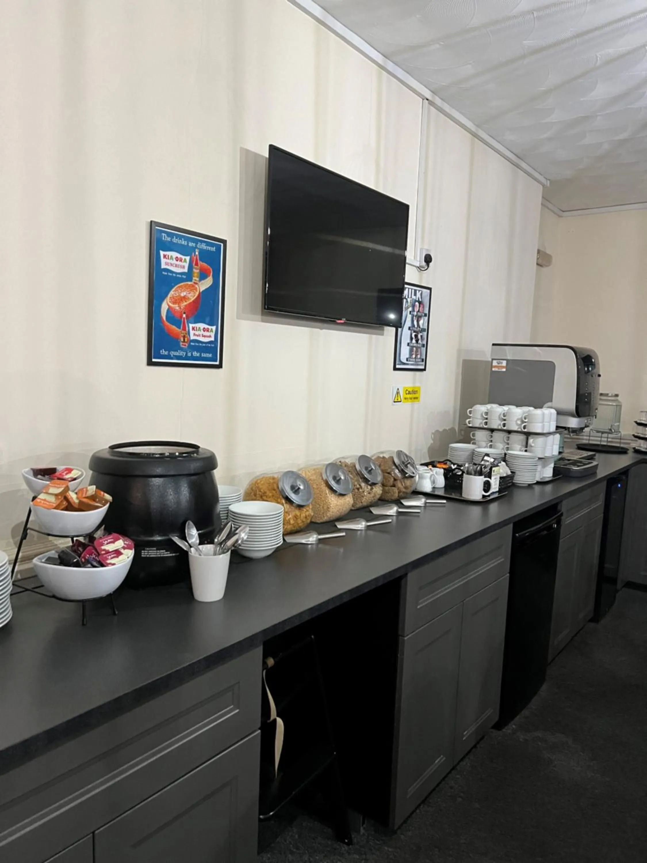 Restaurant/places to eat in Burlington Hotel