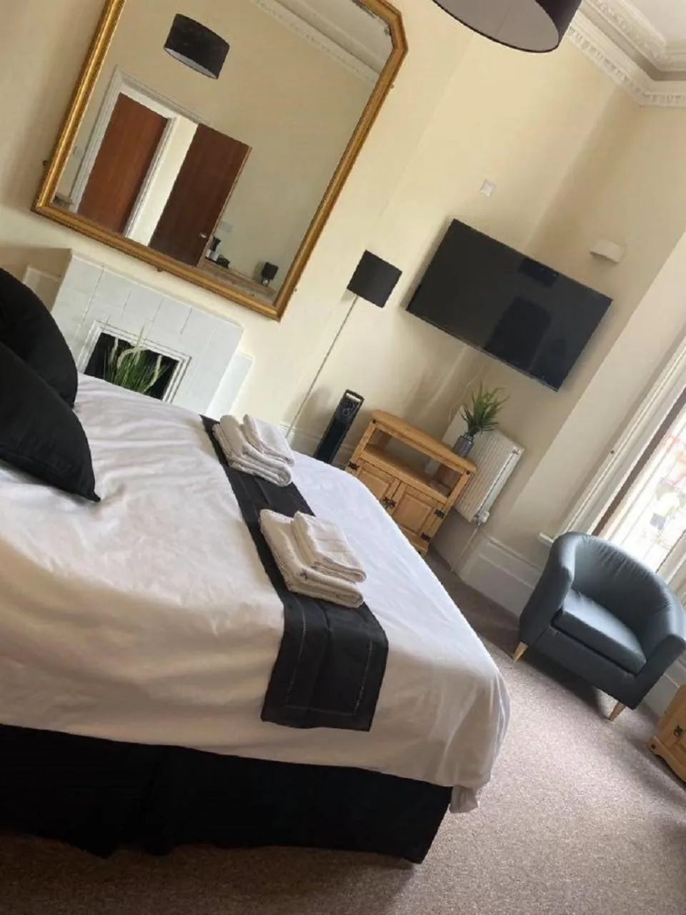 TV and multimedia, Bed in Burlington Hotel