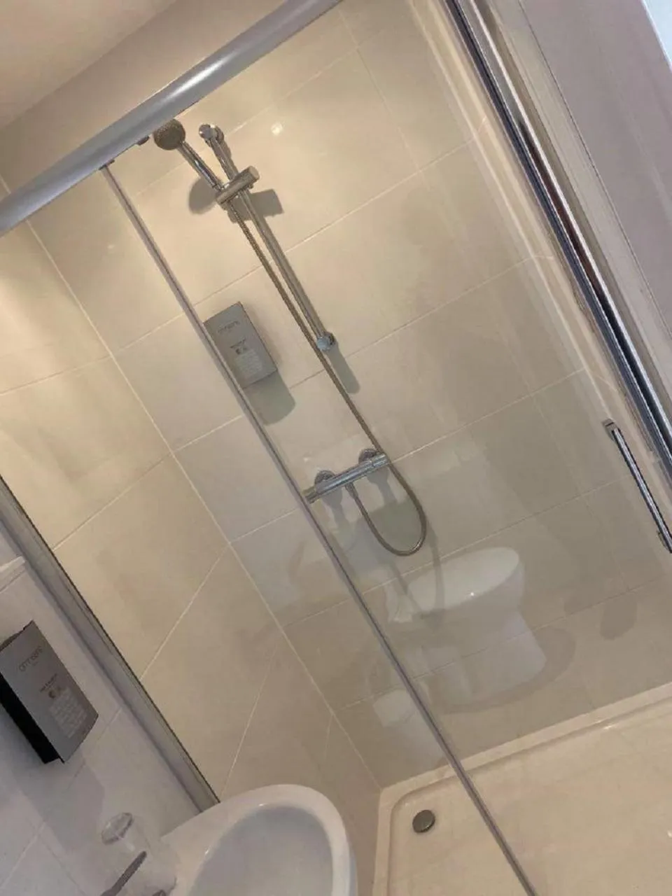 Shower in Burlington Hotel