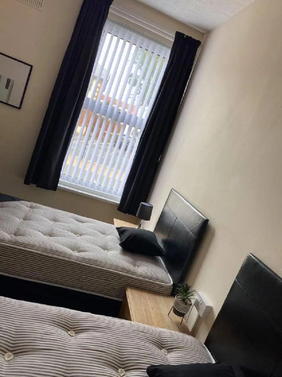 Bedroom, Bed in Burlington Hotel