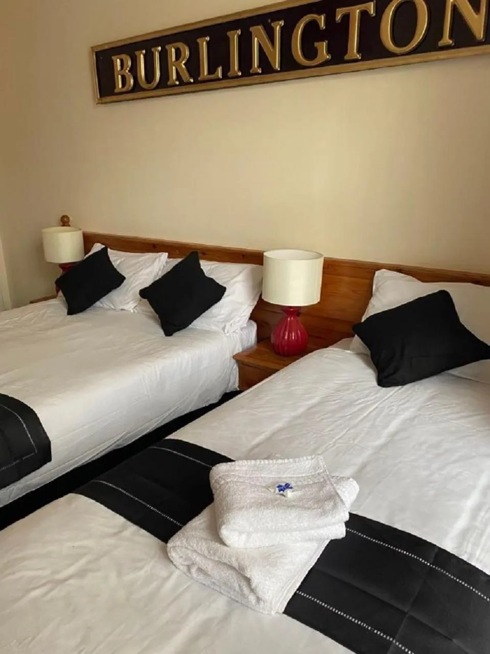 Bedroom, Bed in Burlington Hotel