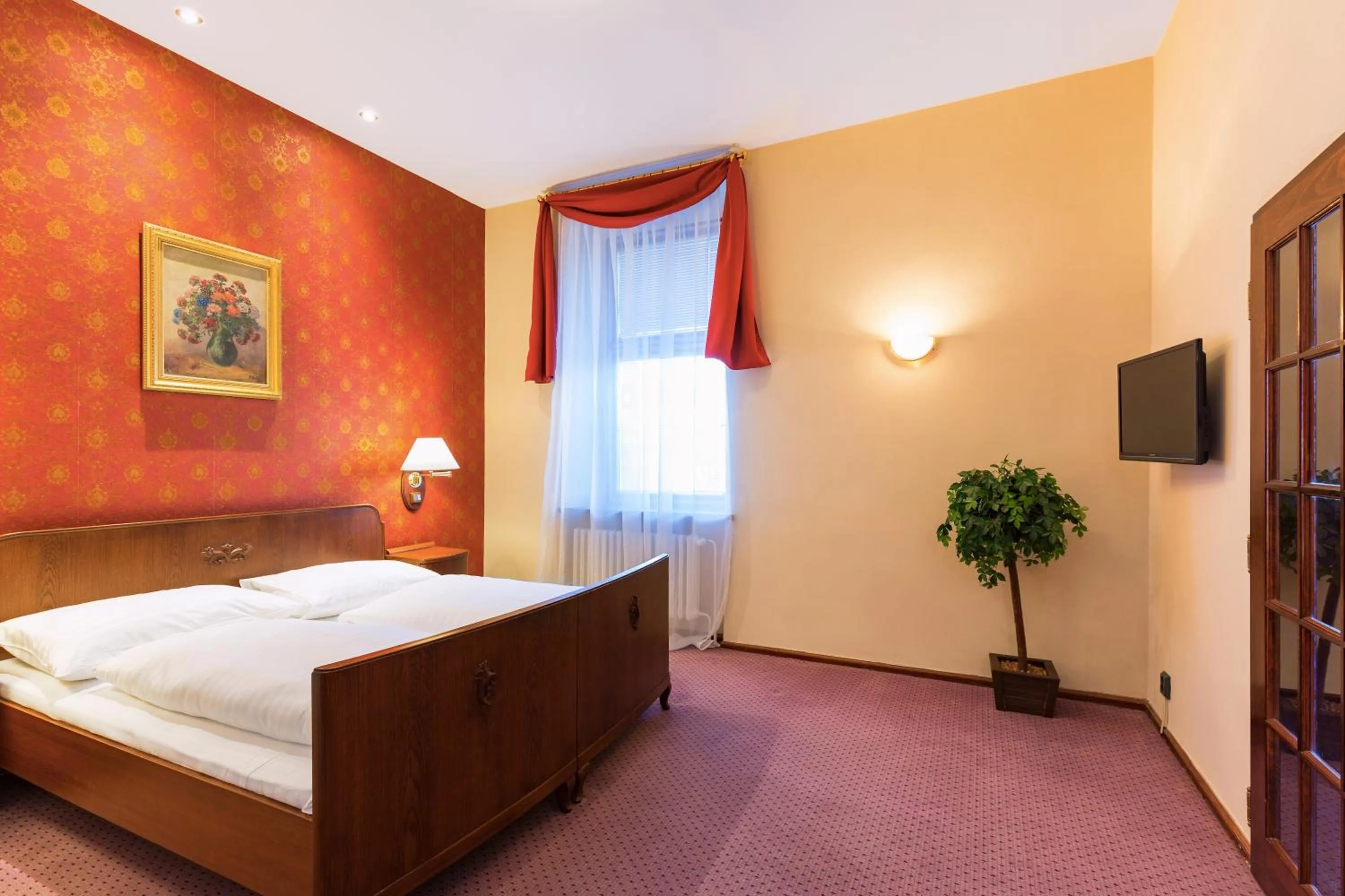 Day, Bed in Hotel Continental