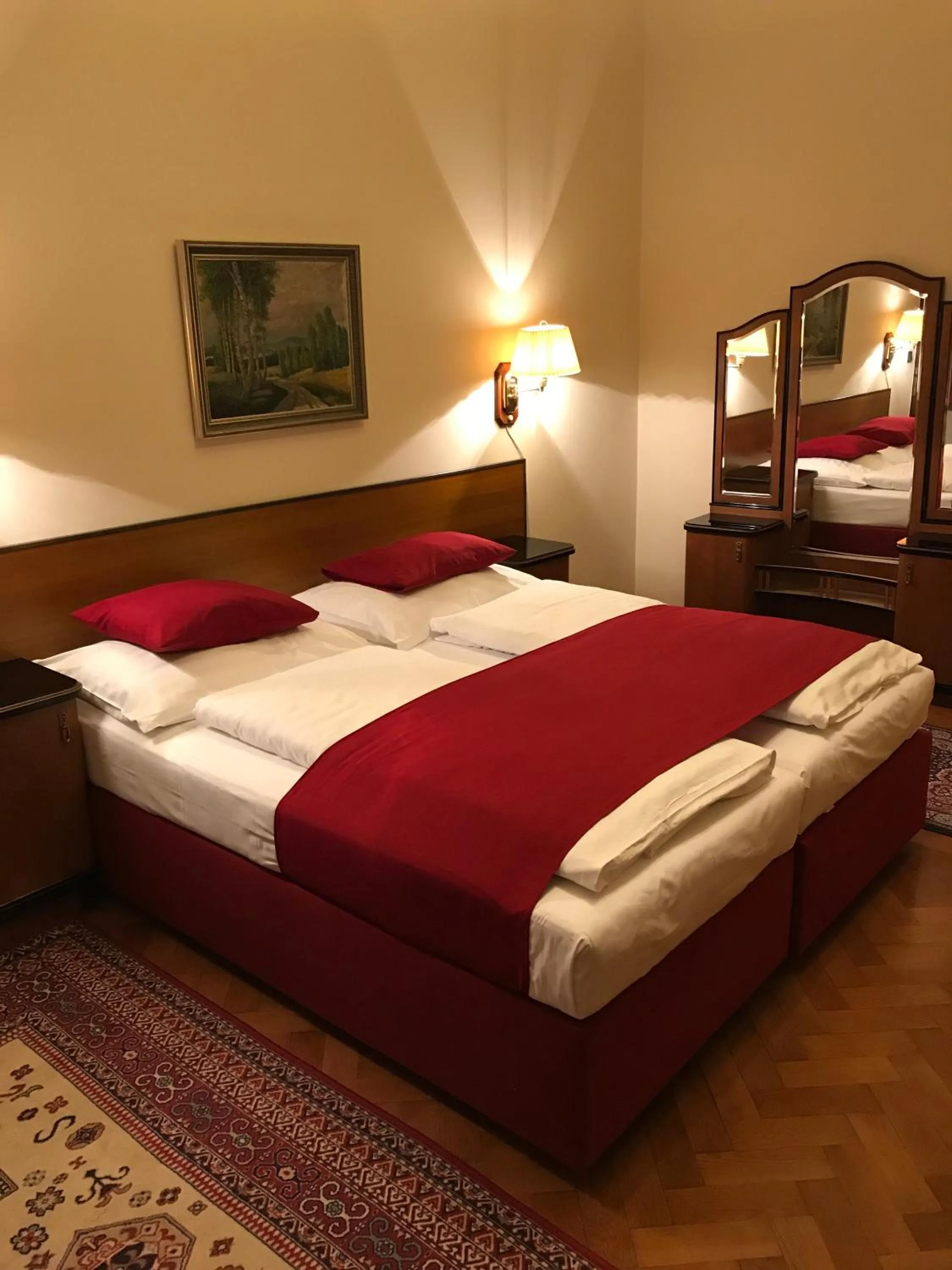 Bedroom, Bed in Hotel Continental