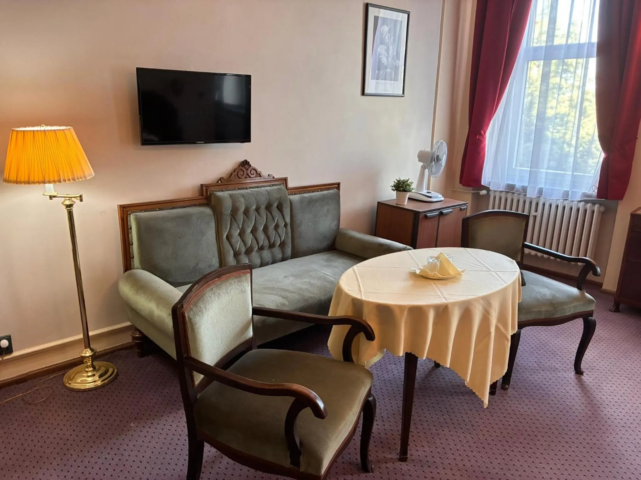 TV and multimedia in Hotel Continental