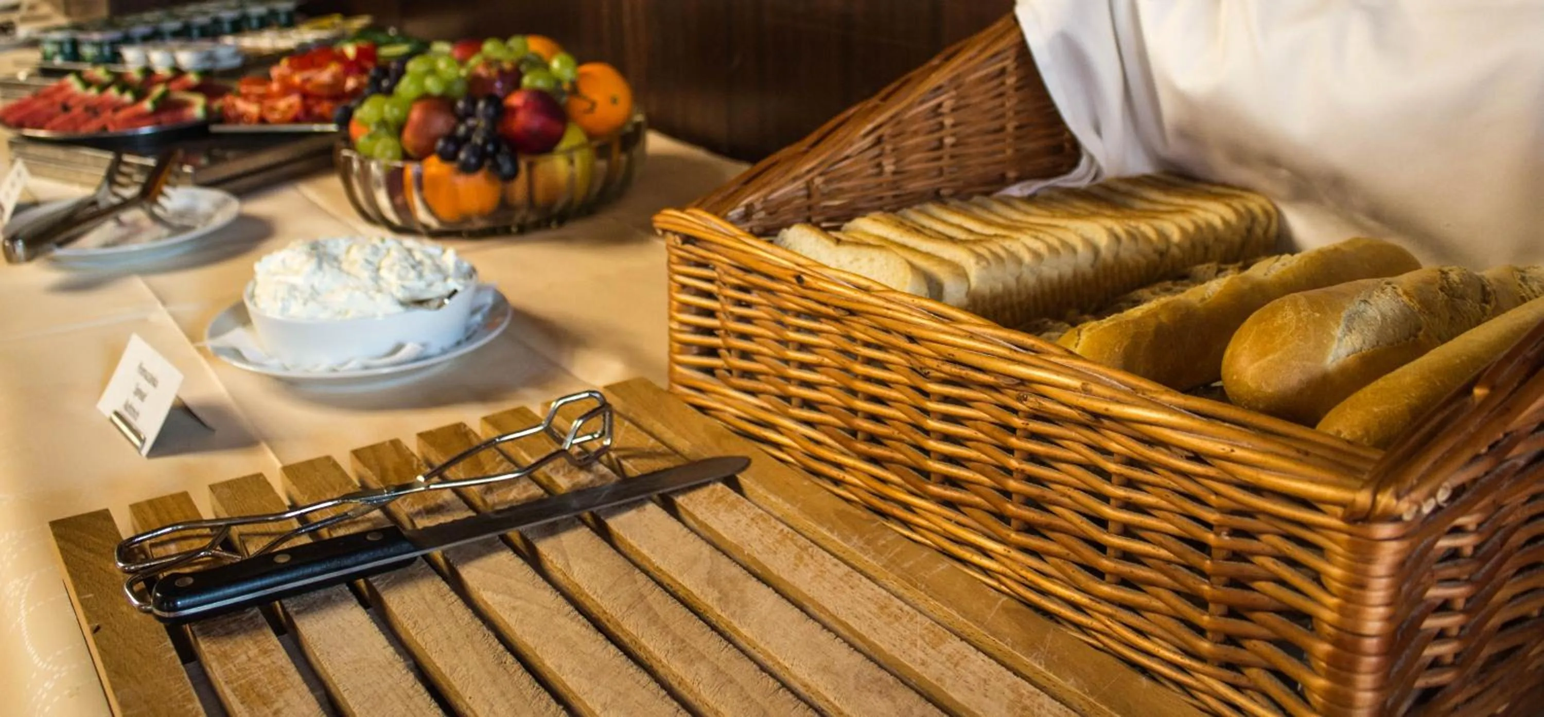 Restaurant/places to eat in Hotel Continental