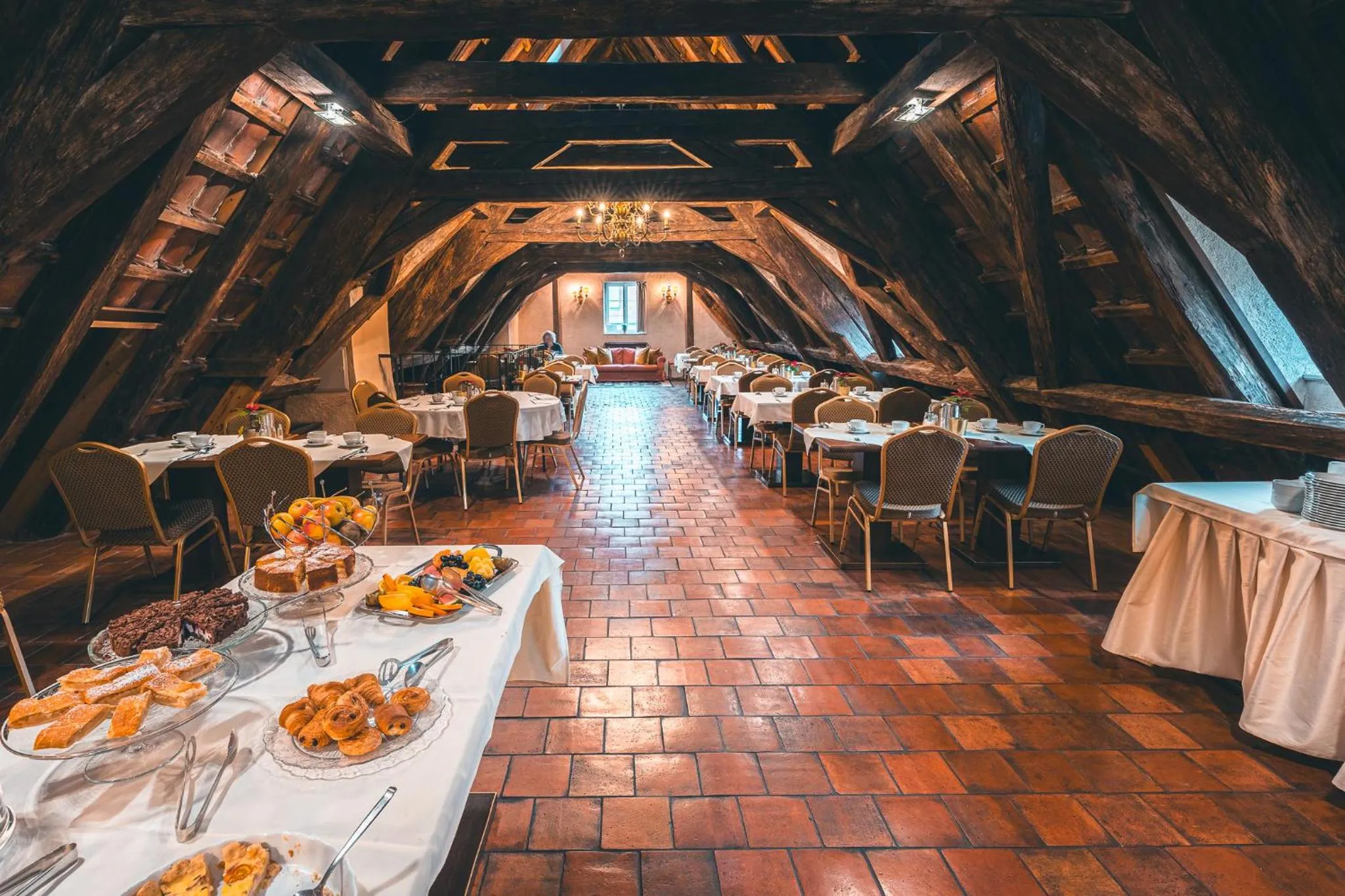 Restaurant/places to eat in Appia Hotel Residences