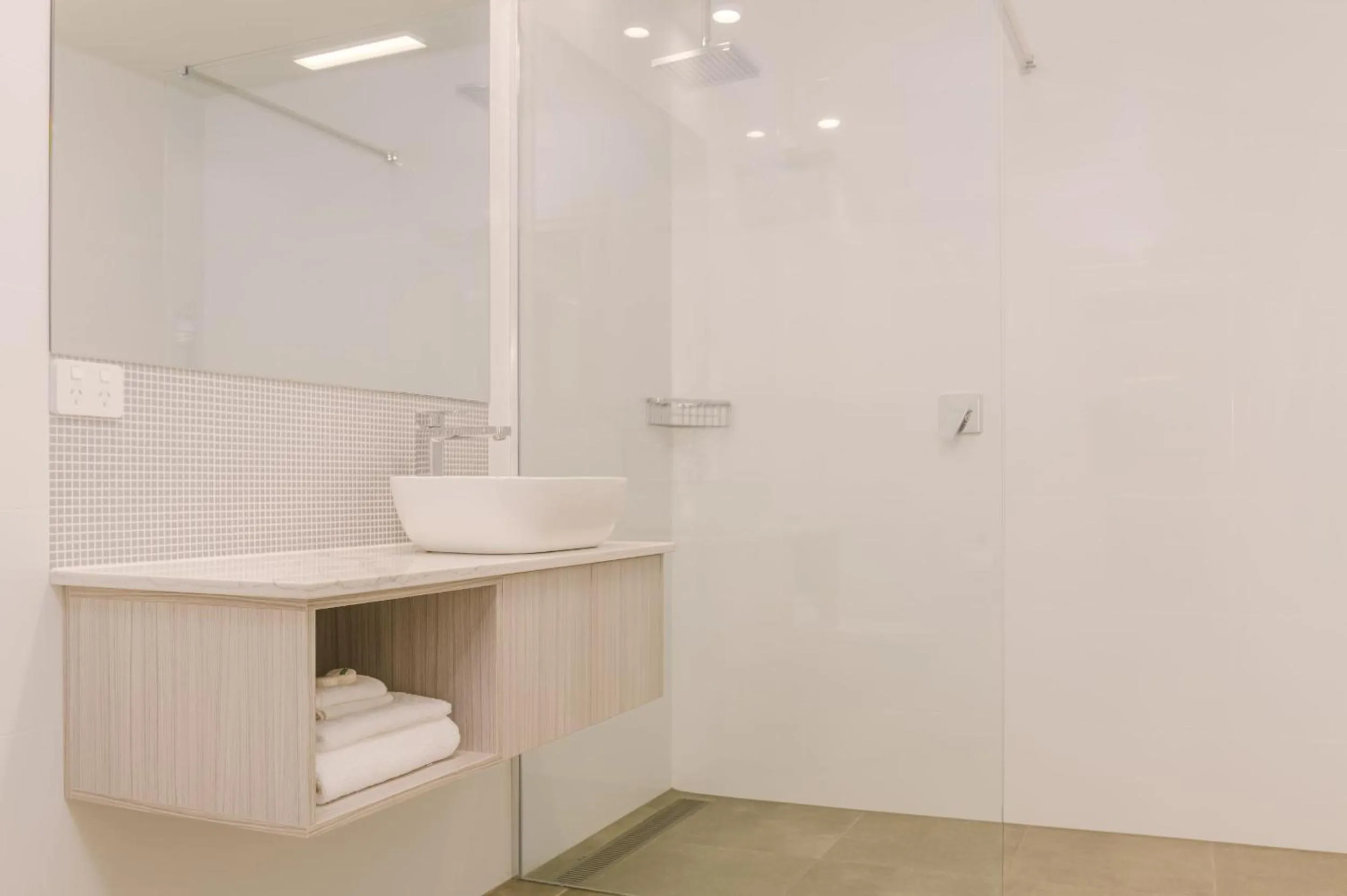 Bathroom in Elimatta Hotel