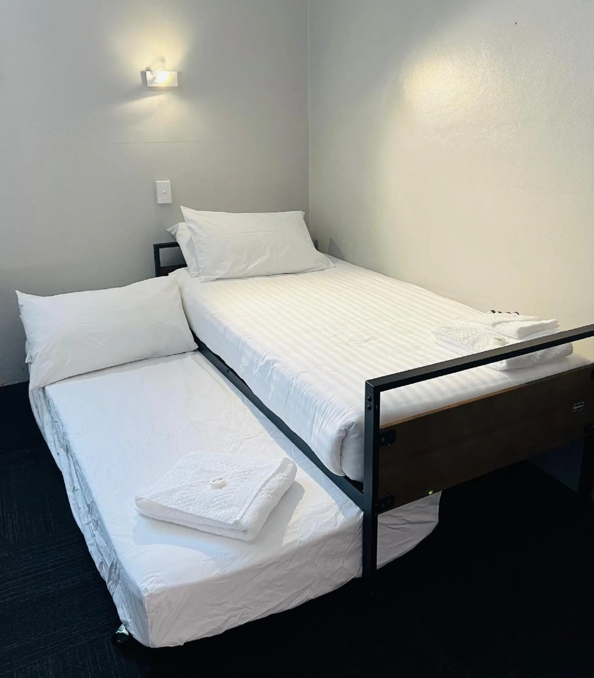 bunk bed, Bed in Elimatta Hotel