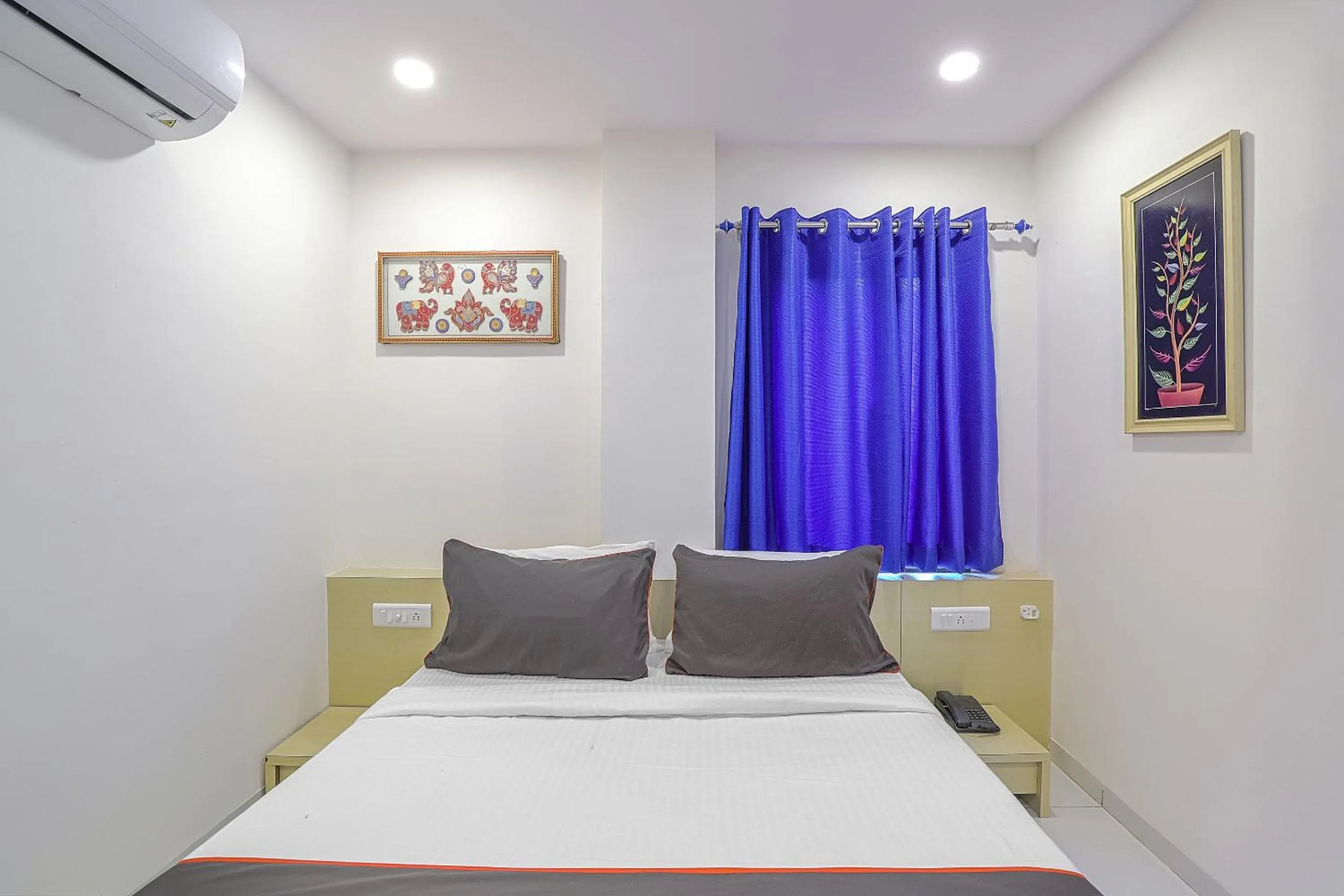 Bedroom in Super Hotel O La Veera