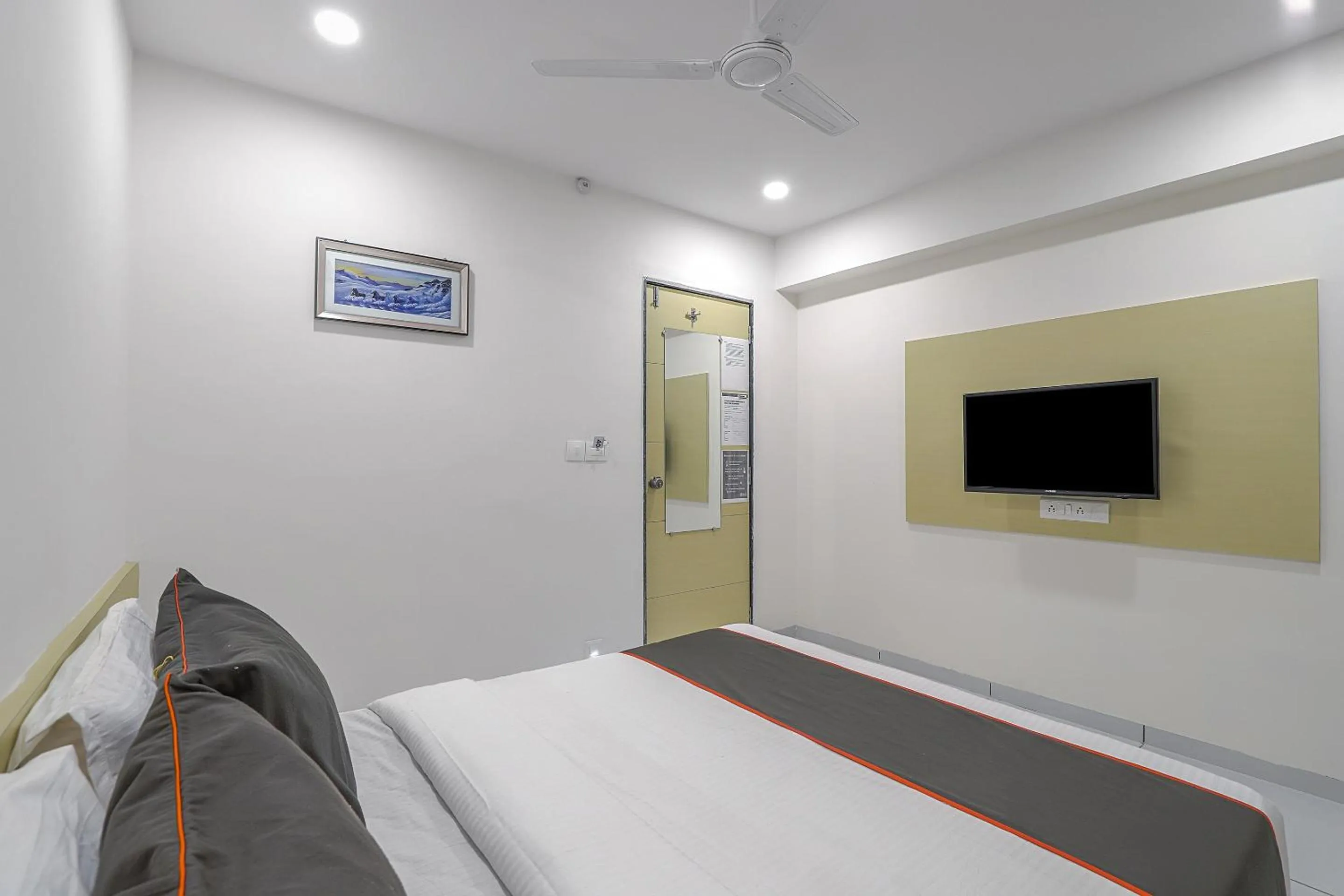 Bedroom in Super Hotel O La Veera