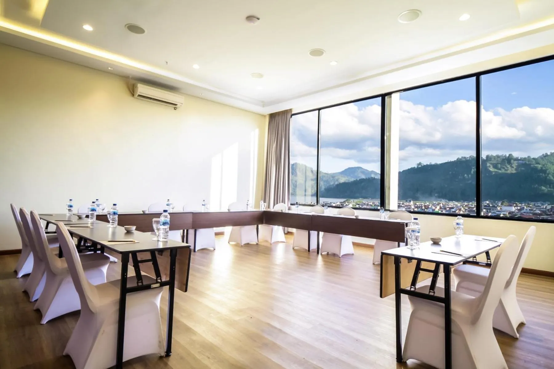 Restaurant/places to eat in Parkside Gayo Petro Hotel Takengon