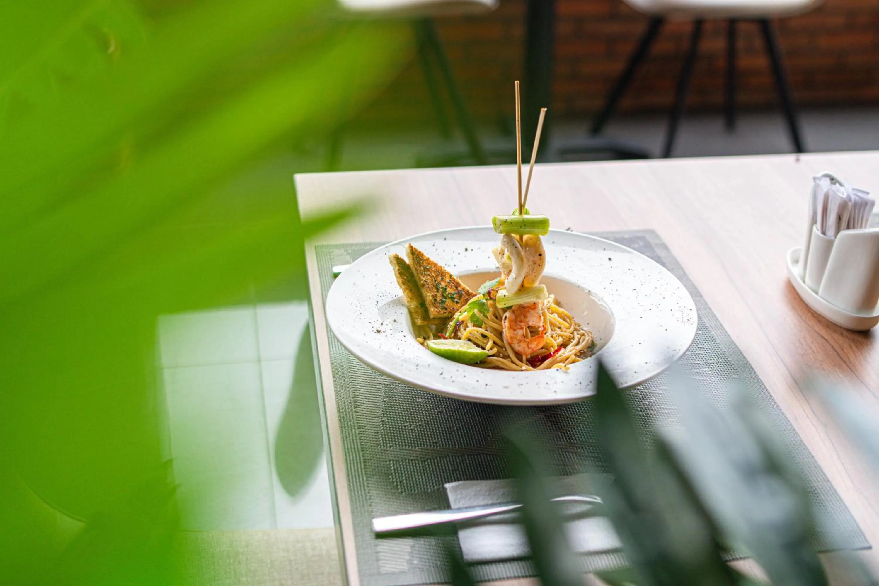 Restaurant/places to eat in Parkside Gayo Petro Hotel Takengon