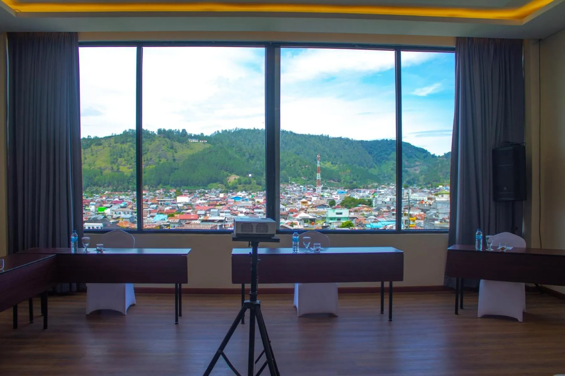 Meeting/conference room in Parkside Gayo Petro Hotel Takengon