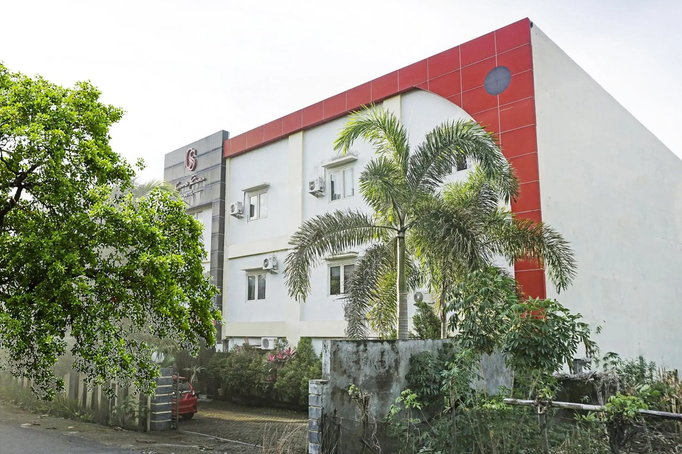Facade/entrance in COLLECTION O 91331 Hotel Grand Saota Soppeng Facade/entrance in COLLECTION O 91331 Hotel Grand Saota Soppeng