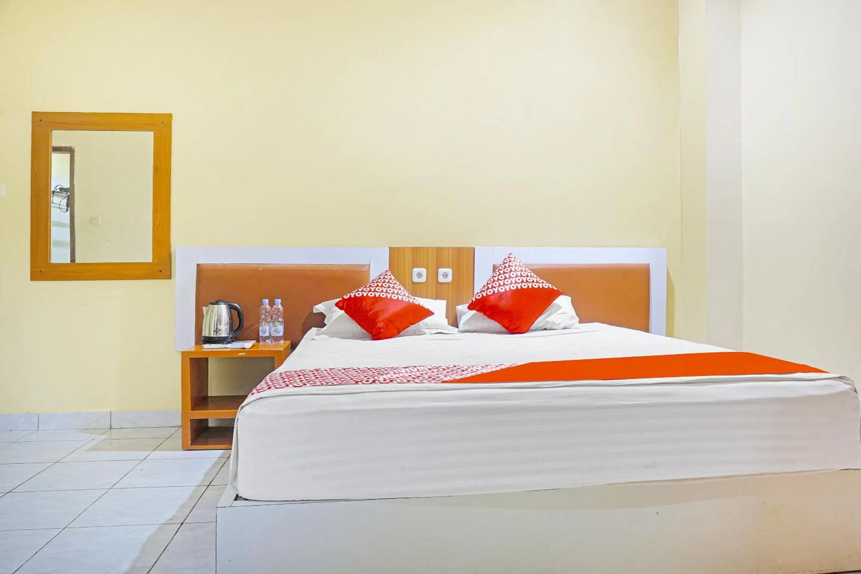 Bedroom in COLLECTION O 91331 Hotel Grand Saota Soppeng