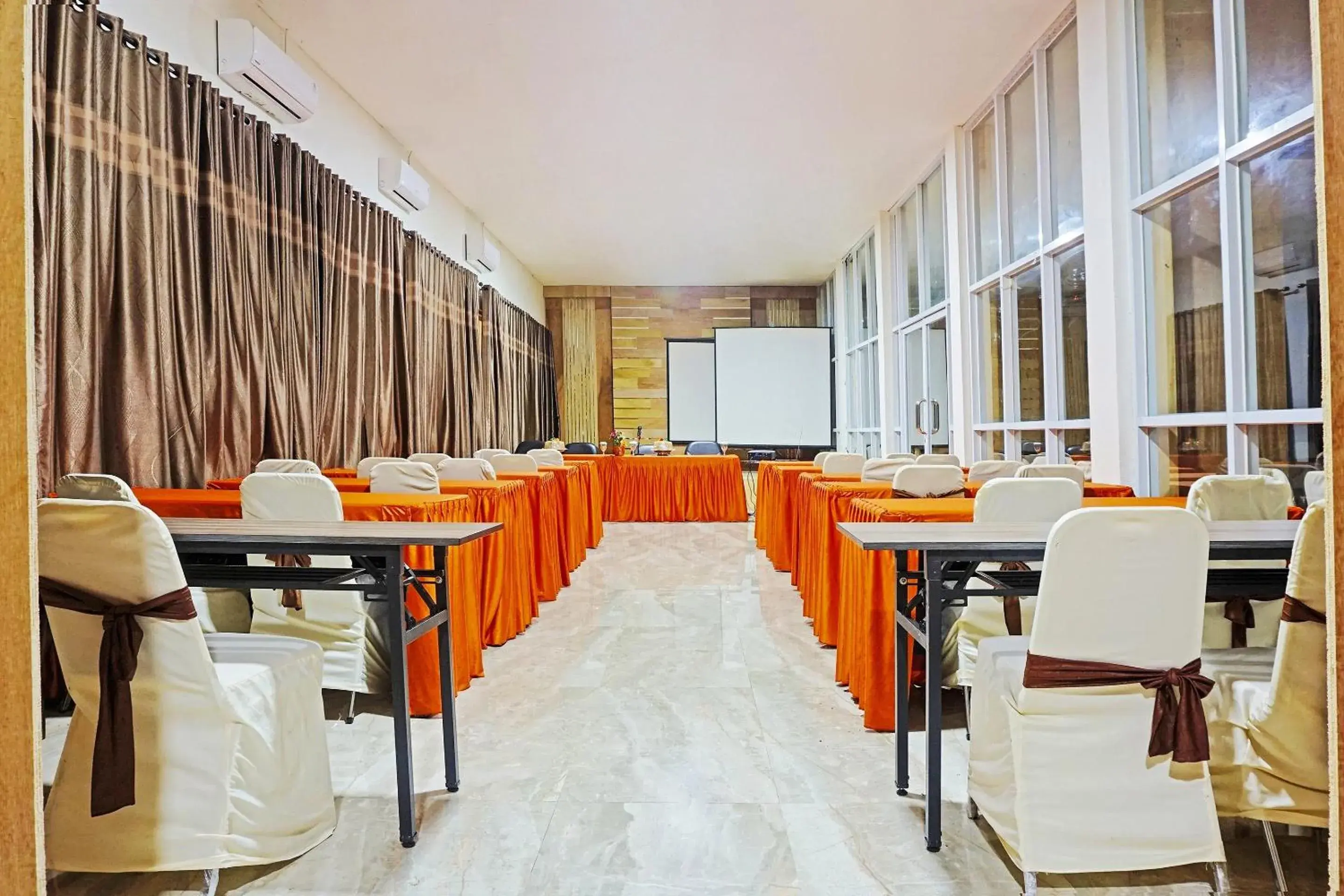 Restaurant/places to eat in COLLECTION O 91331 Hotel Grand Saota Soppeng Restaurant/places to eat in COLLECTION O 91331 Hotel Grand Saota Soppeng