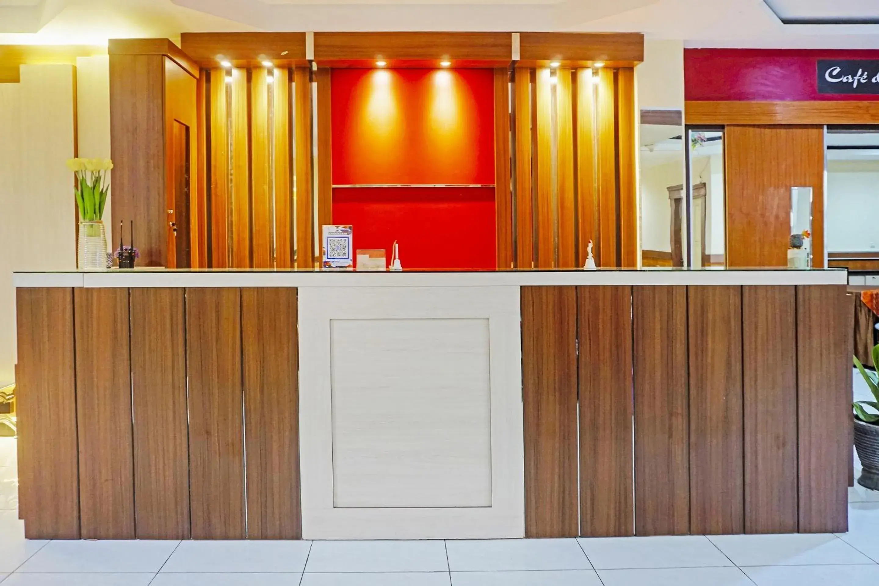 Lobby or reception in COLLECTION O 91331 Hotel Grand Saota Soppeng Lobby or reception in COLLECTION O 91331 Hotel Grand Saota Soppeng