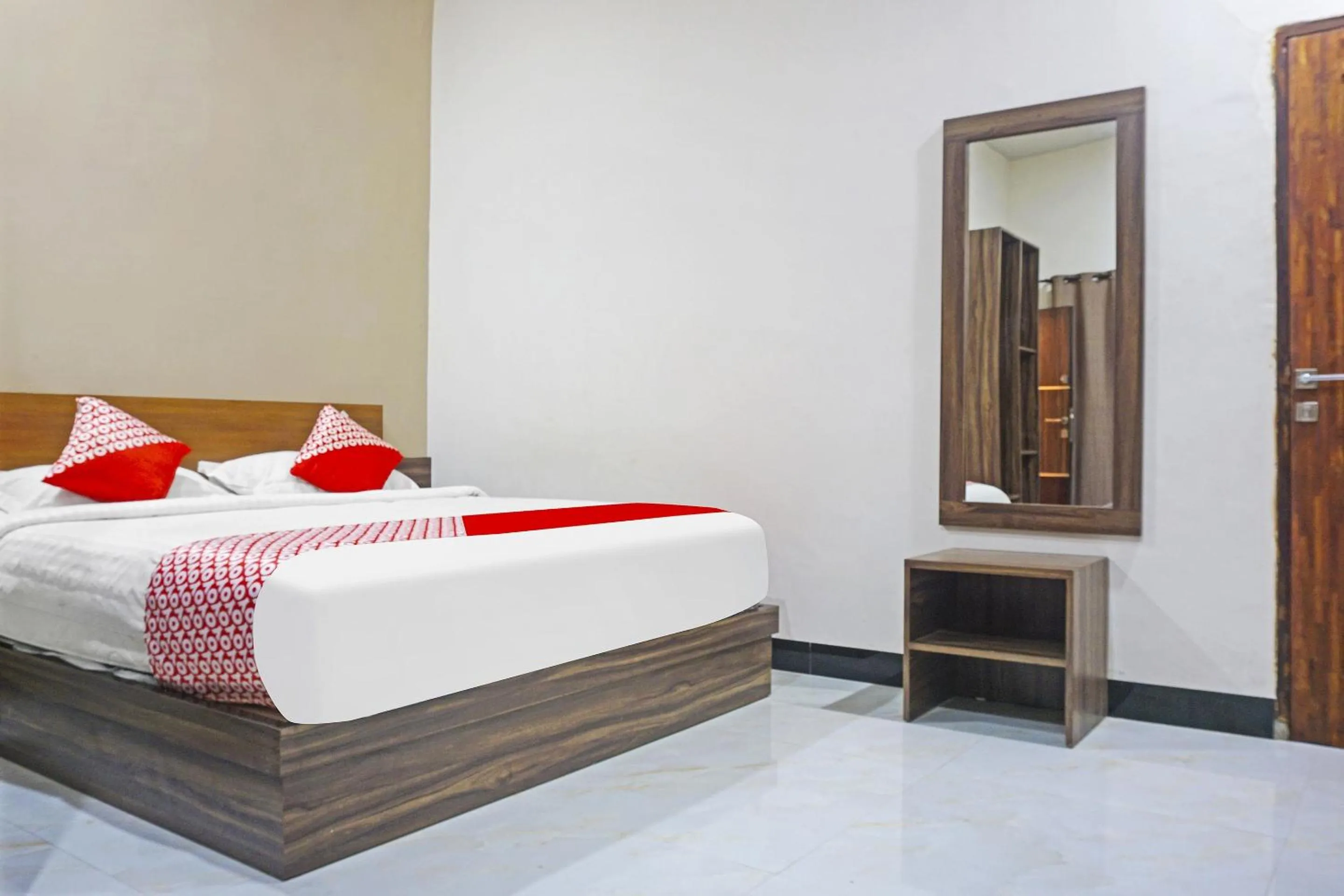 Bedroom in COLLECTION O 91331 Hotel Grand Saota Soppeng