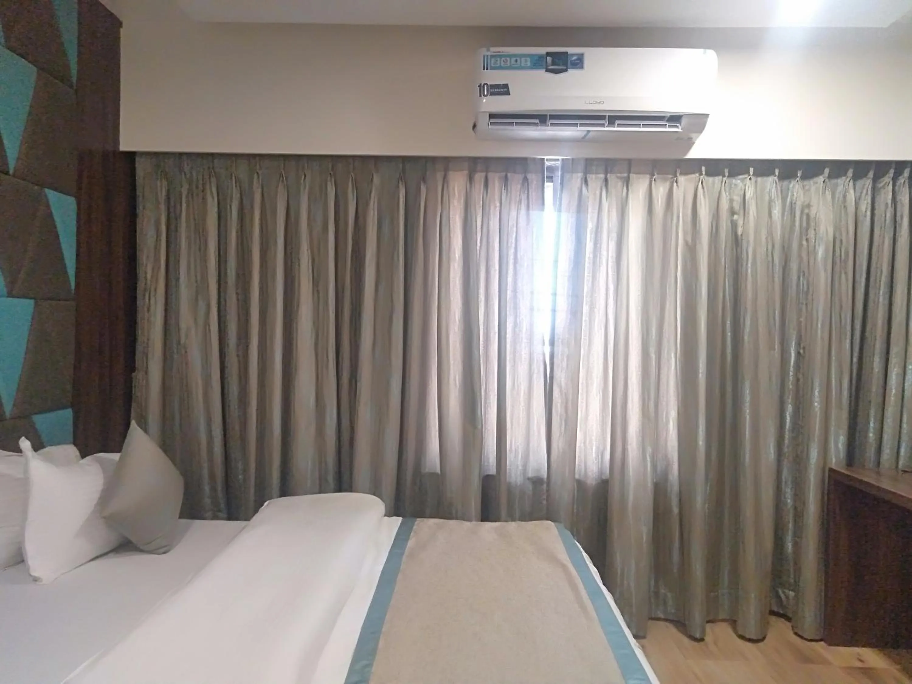 air conditioner, Bed in Hotel Shiv Sangram
