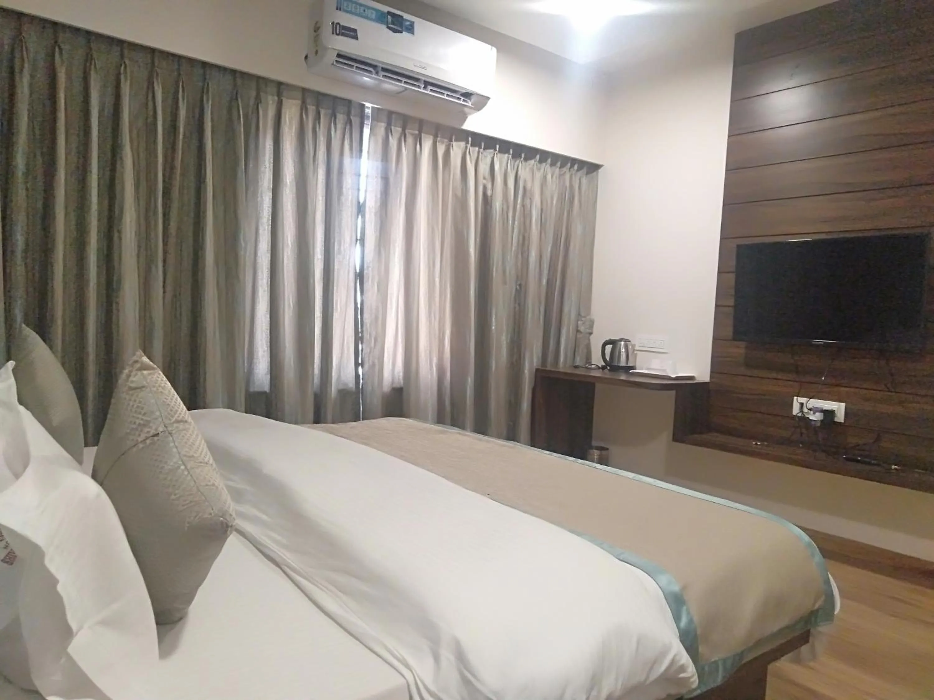 Bedroom, Bed in Hotel Shiv Sangram