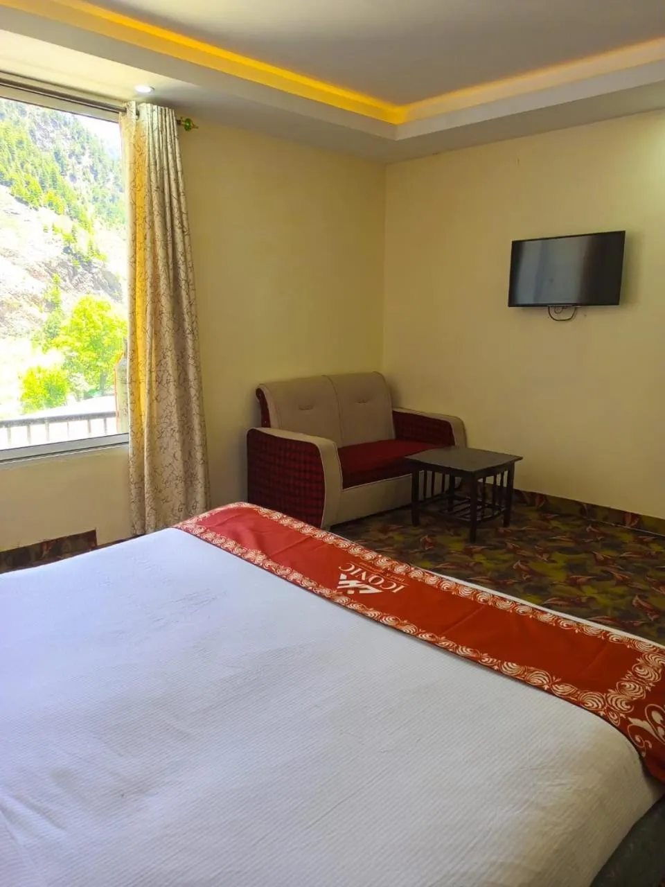 Bedroom, Bed in Iconic Hotel & Restaurant