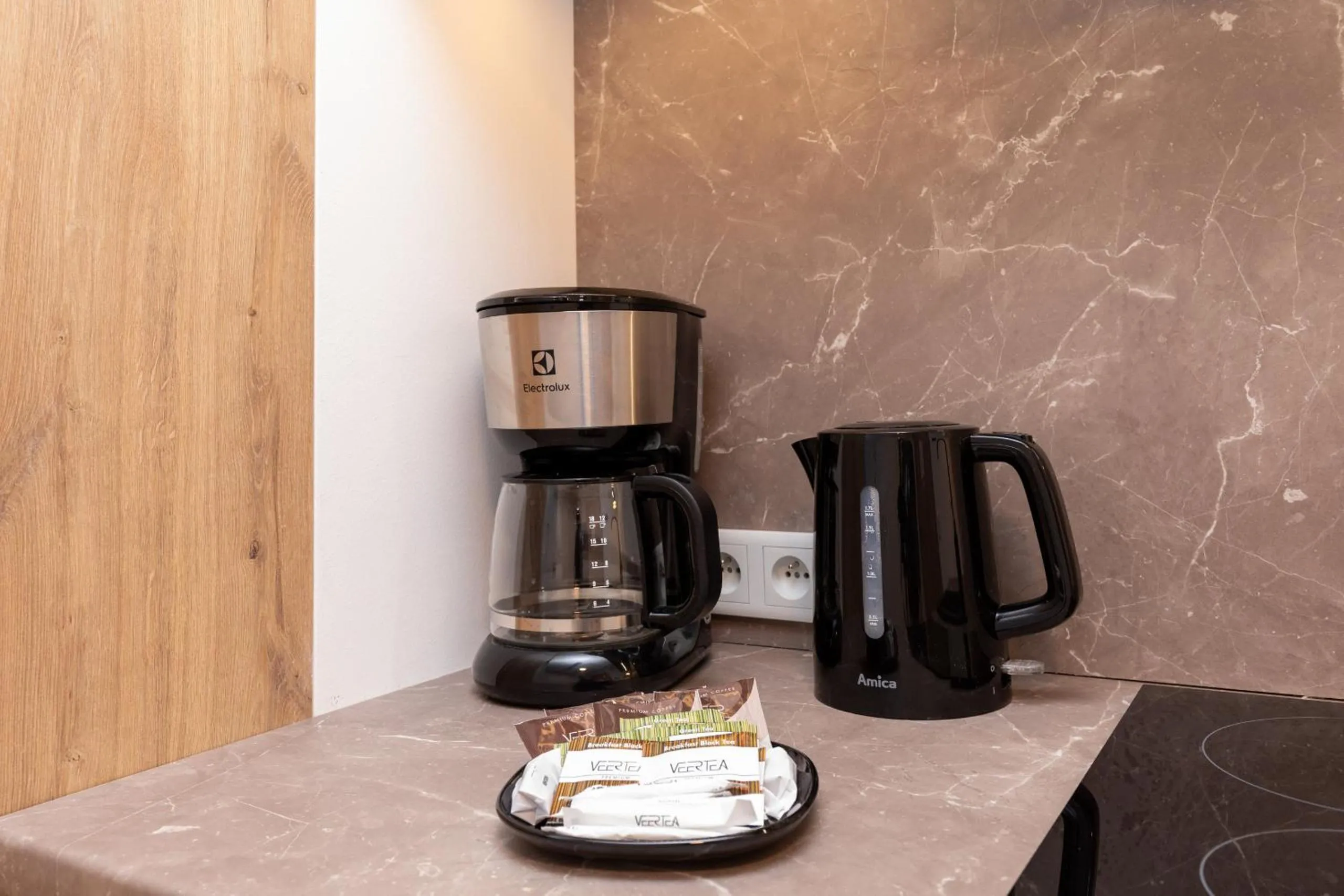 Coffee/tea facilities in Apartamenty Jantaris by Noclegi Renters
