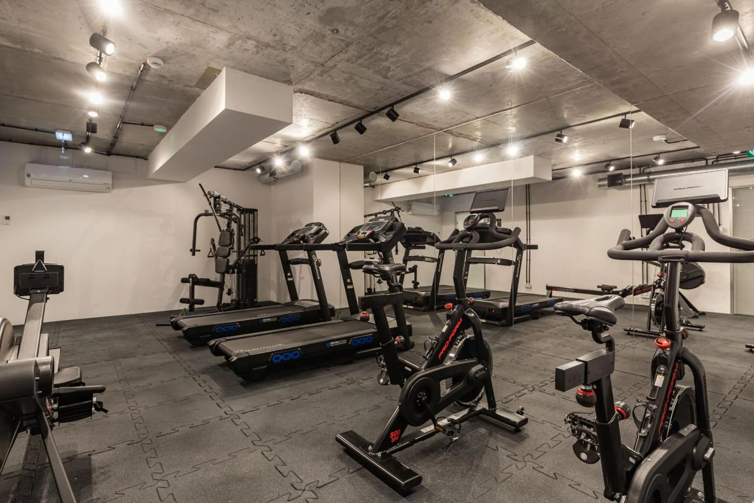 Fitness centre/facilities in Apartamenty Jantaris by Noclegi Renters