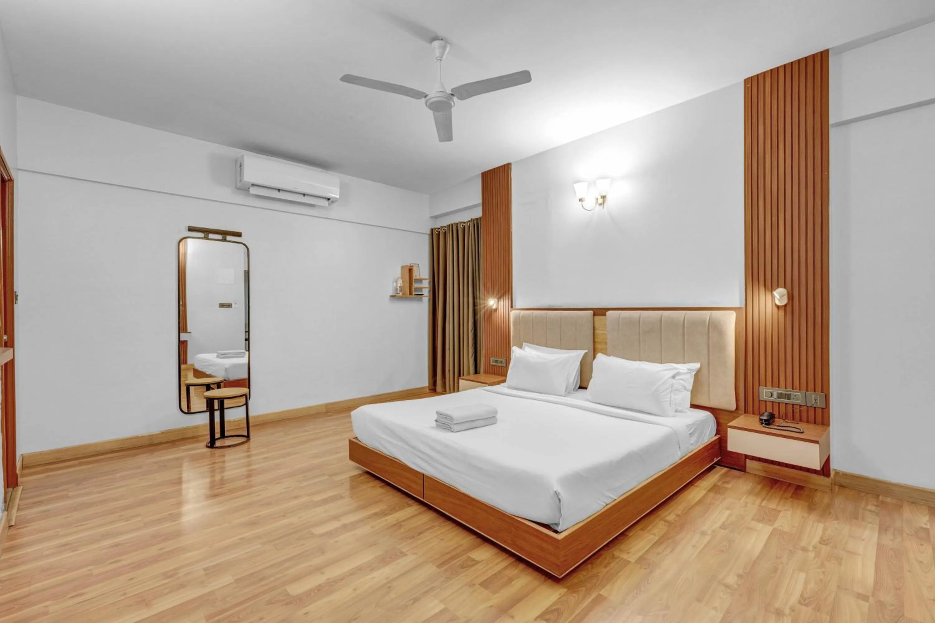 Bedroom, Bed in UPAR Hotels Indiranagar