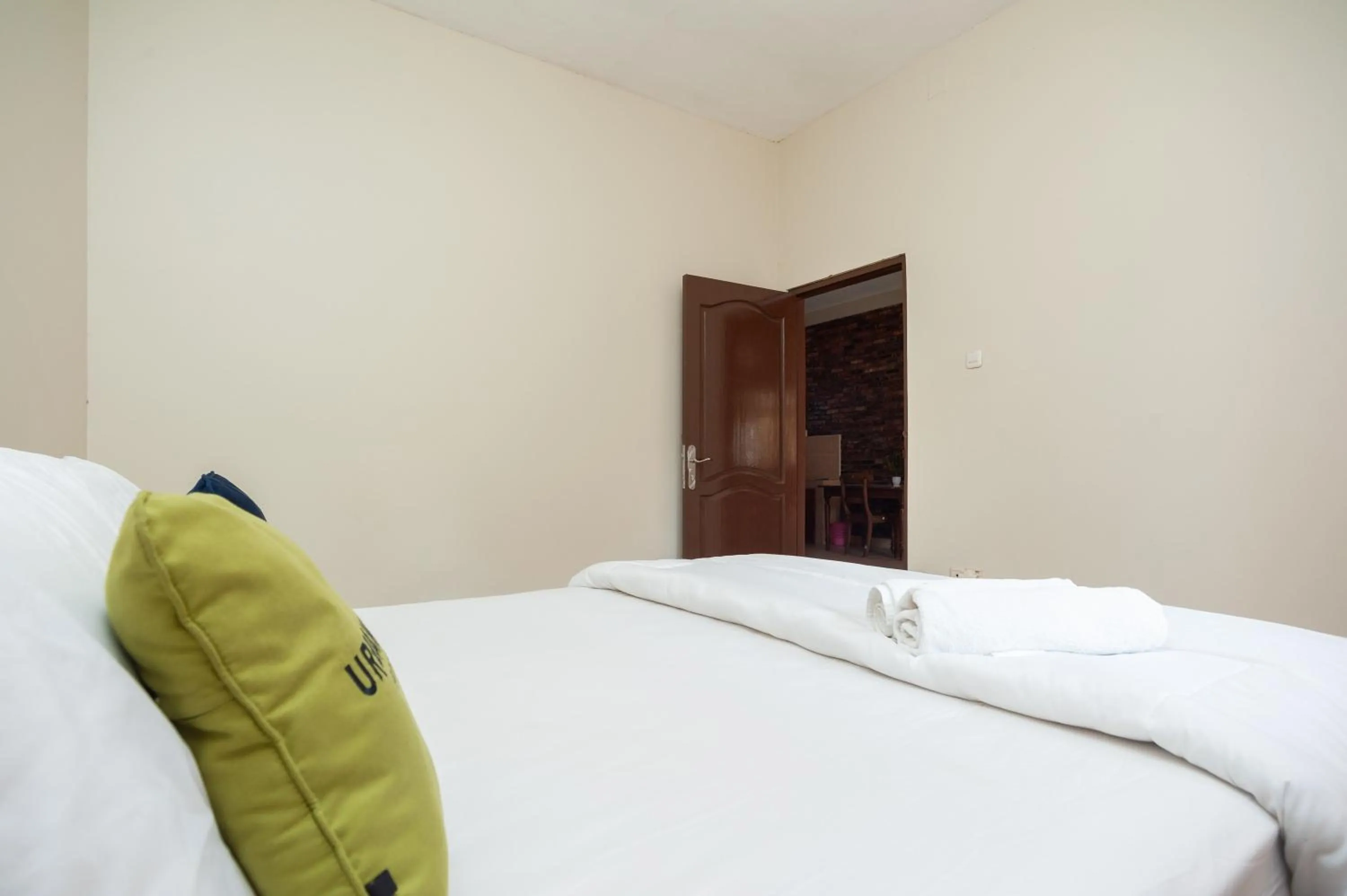Bed in Urbanview Hotel Syariah Insani Cisarua Puncak